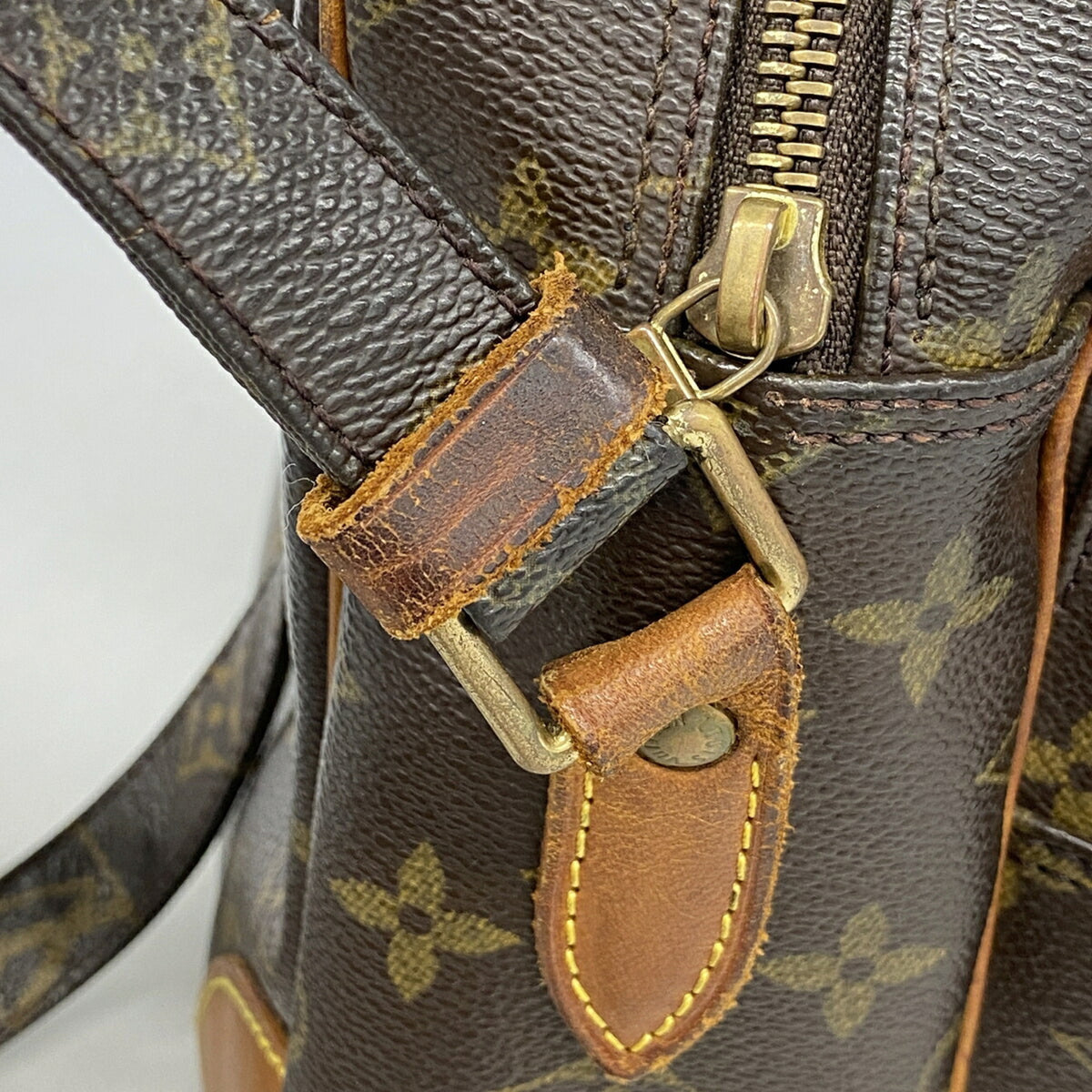 Louis Vuitton Brown Shoulder Bag (Pre-Owned)