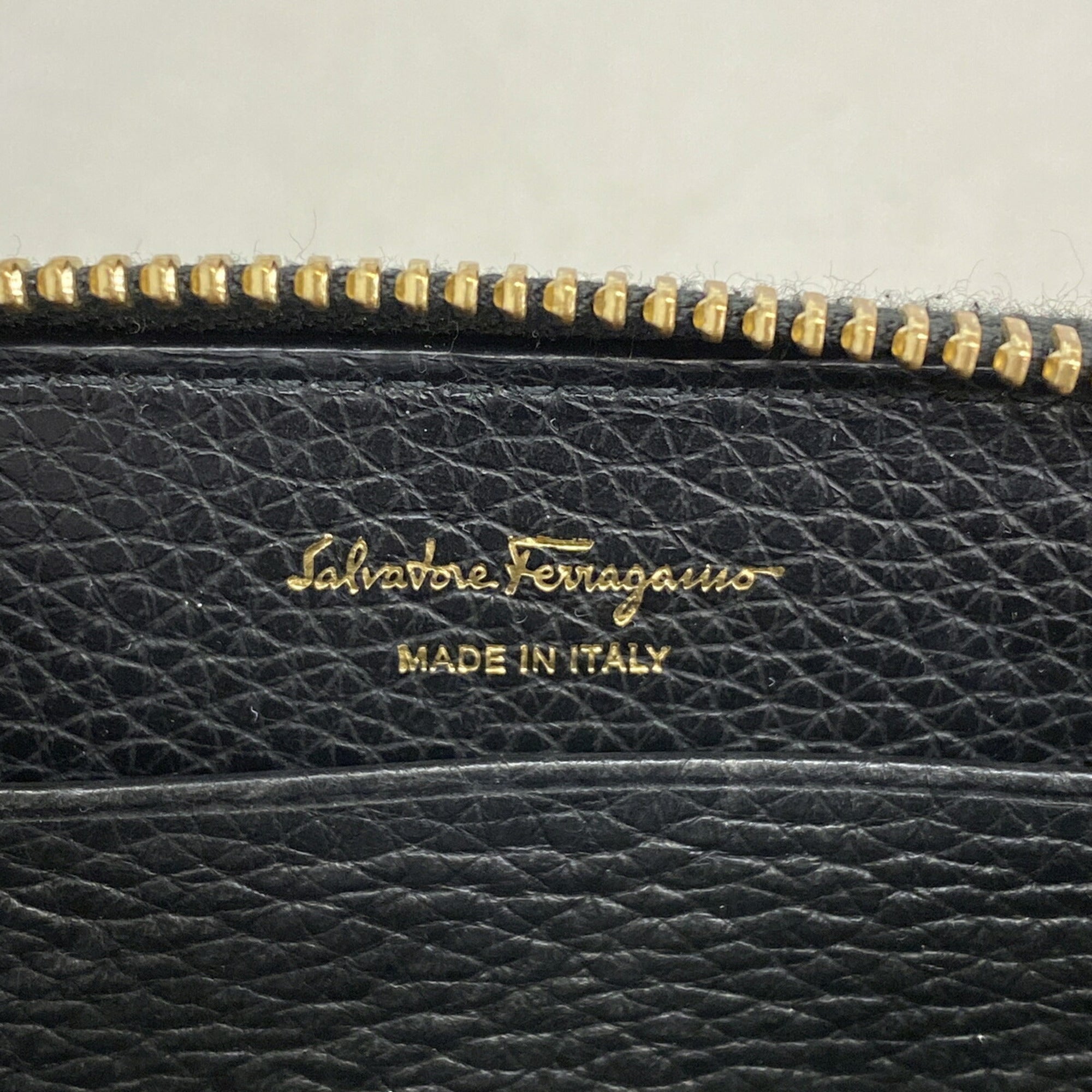 Salvatore Ferragamo Black Leather Coin Purse/Coin Case (Pre-Owned)