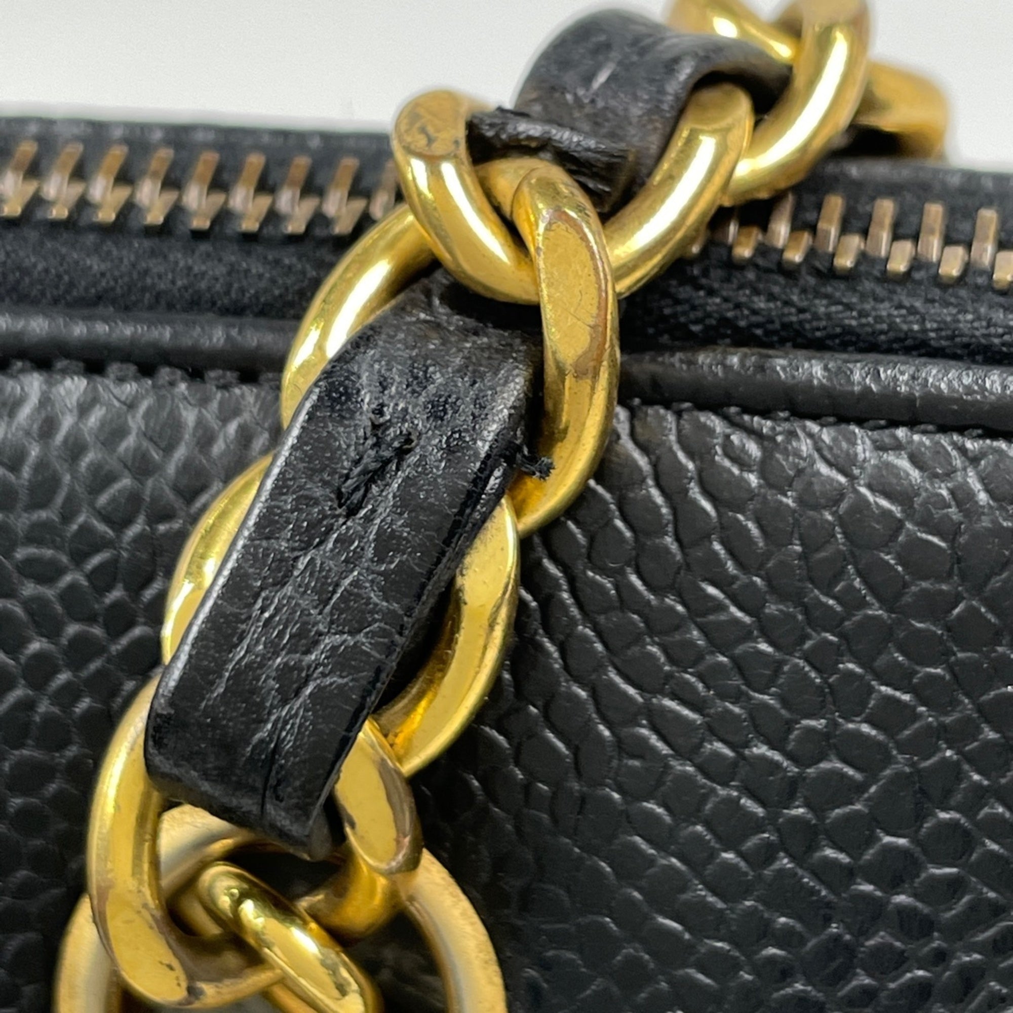 Chanel Black Grained Calfskin Shoulder Bag (Pre-Owned)