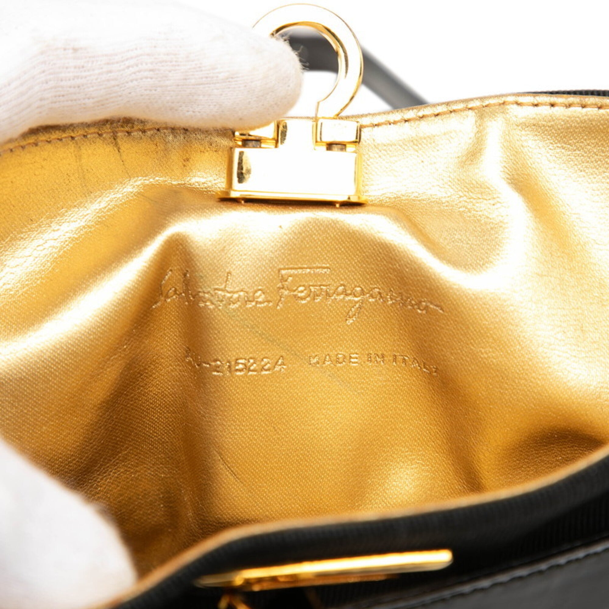 Salvatore Ferragamo Gancini Black Vinyl Leather Shoulder Bag (Pre-Owned)