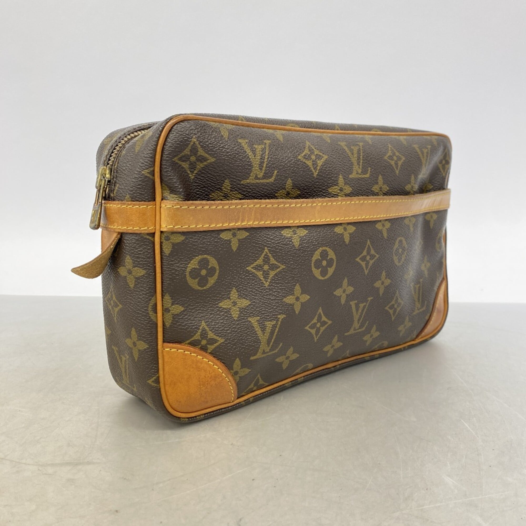 Louis Vuitton Brown Clutch Bag (Pre-Owned)