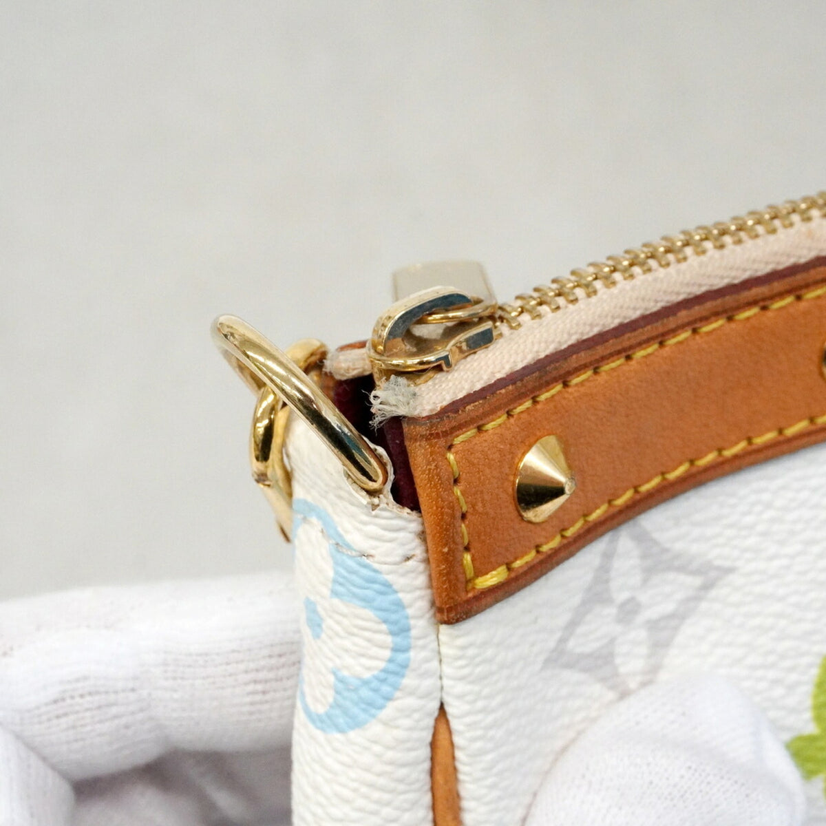 Louis Vuitton Blanc Pouch (Pre-Owned)