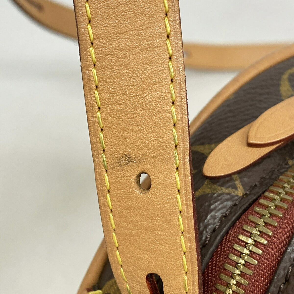 Louis Vuitton Brown Shoulder Bag (Pre-Owned)