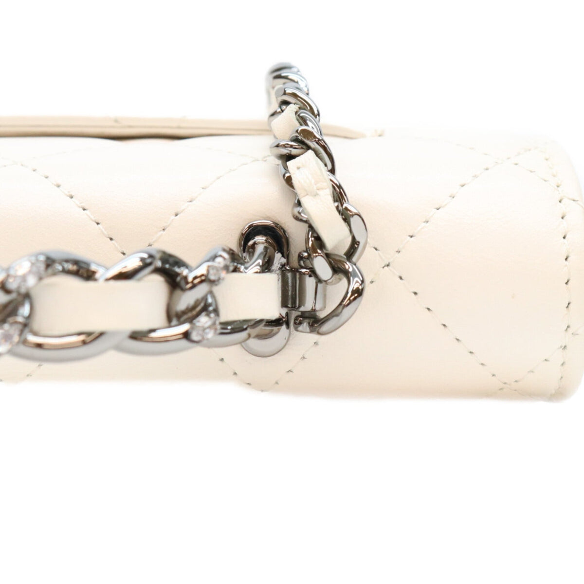 Chanel White Shoulder Bag (Pre-Owned)