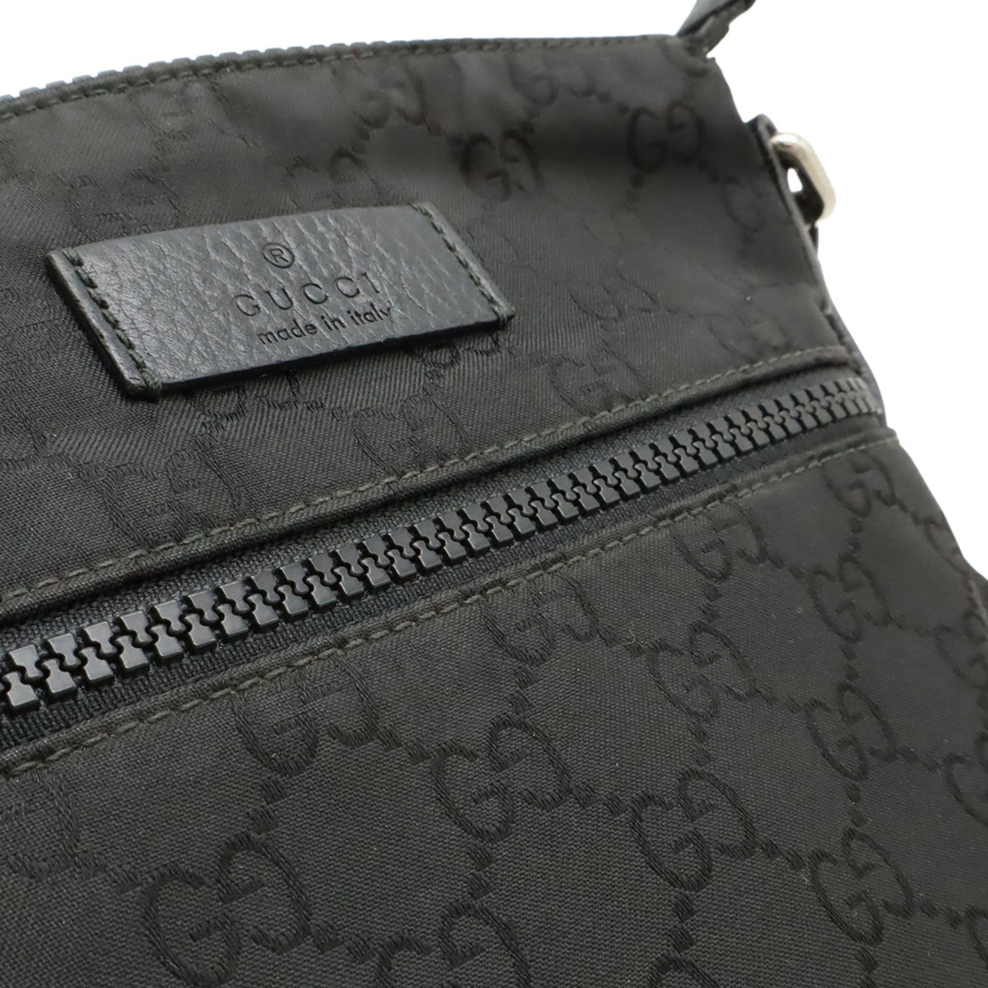 Gucci Black Gray Nylon Leather Shoulder Bag (Pre-Owned)