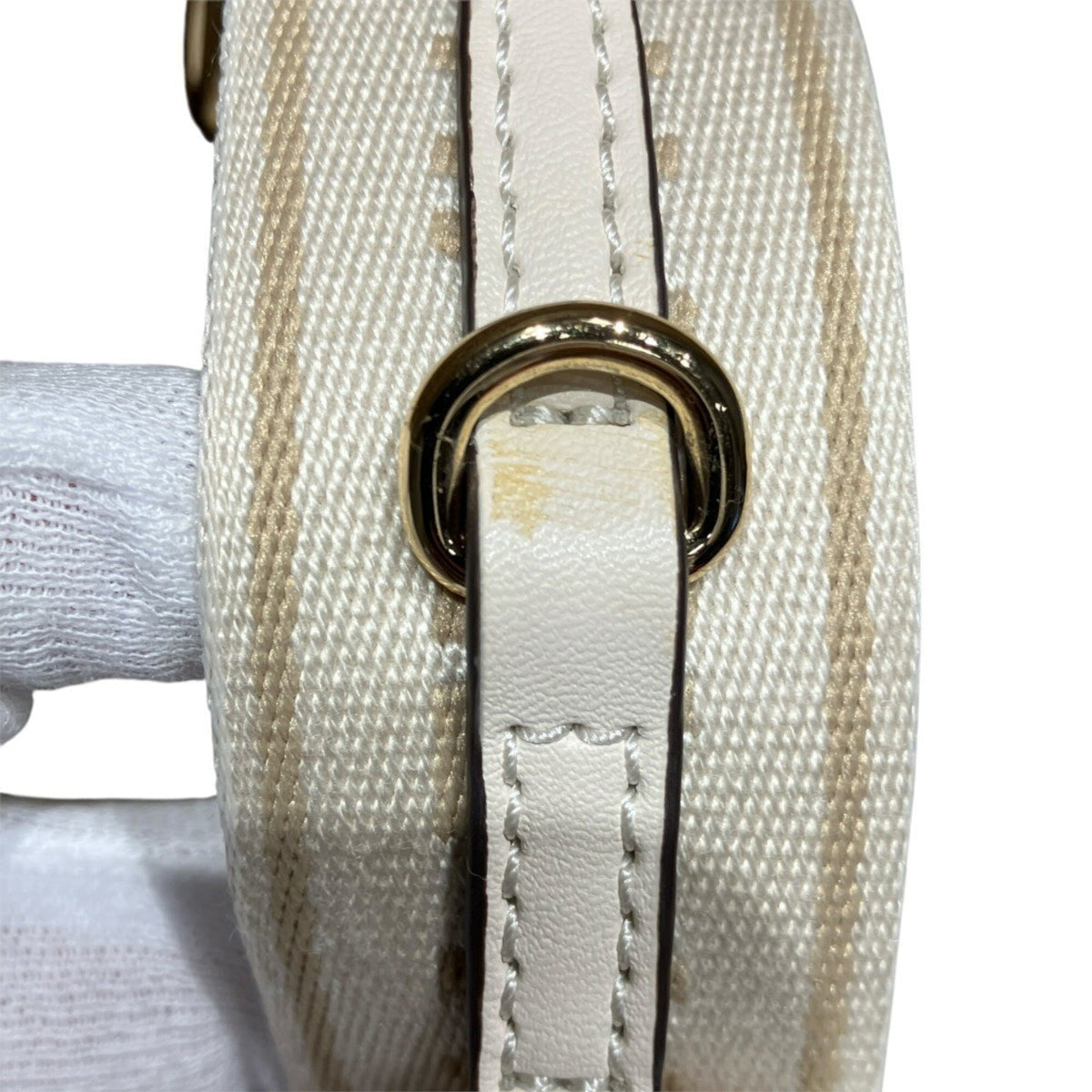 Michael Kors White Leather Pouch Shoulder Bag (Pre-Owned)