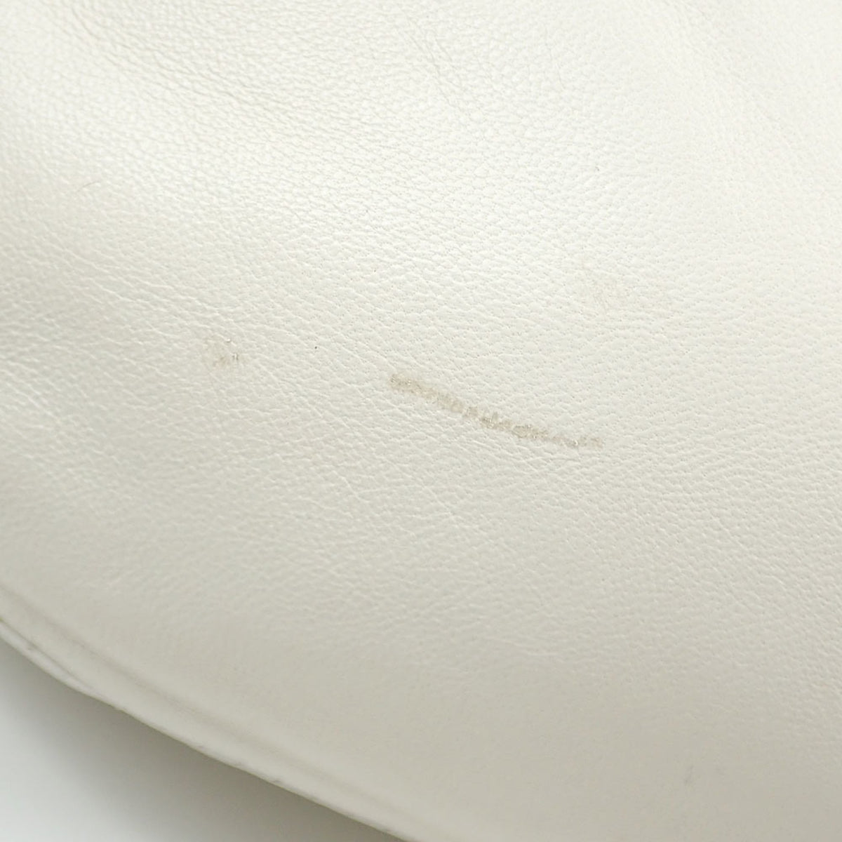 Loewe White Leather Handbag (Pre-Owned)