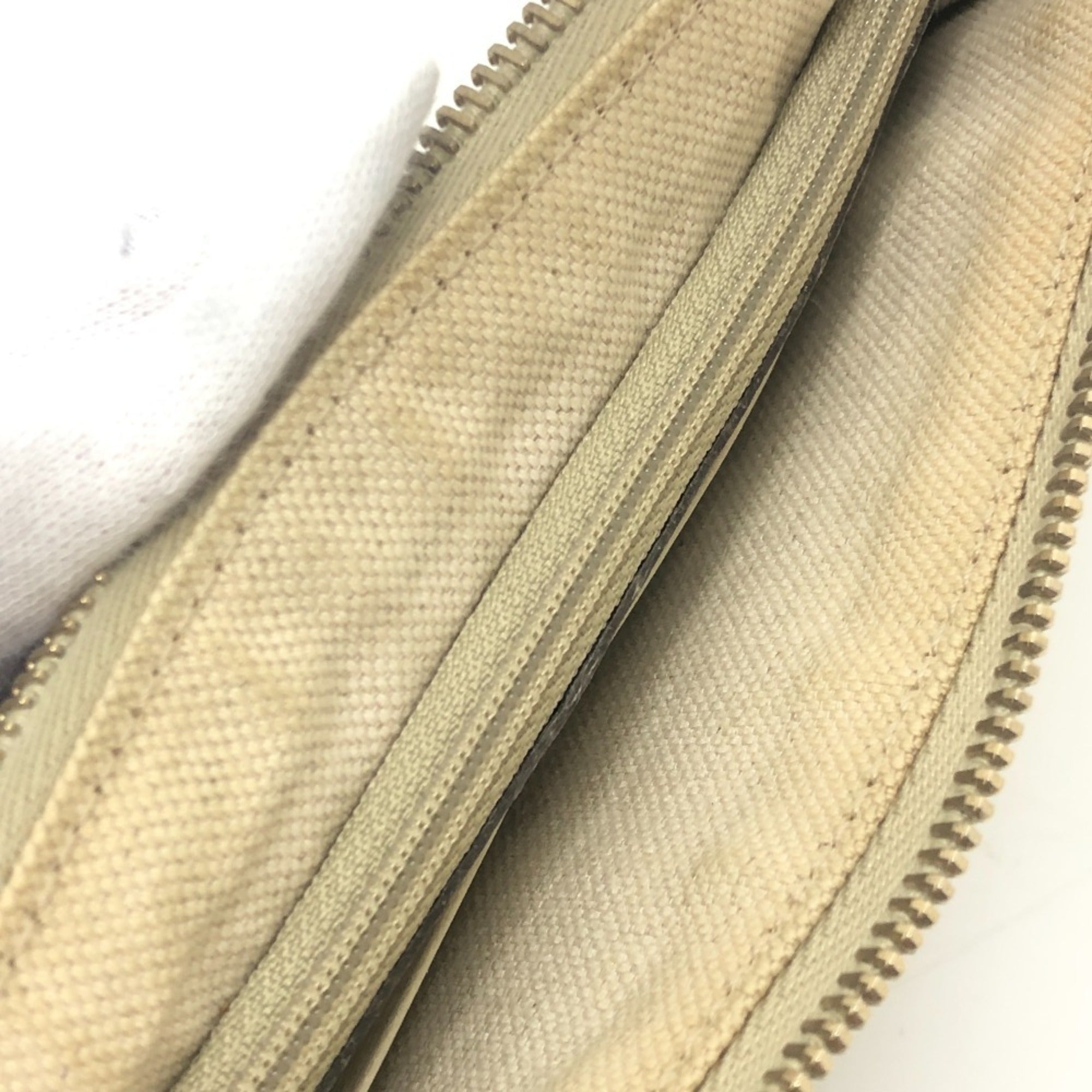Gucci White Clutch Bag Handbag Pouch (Pre-Owned)