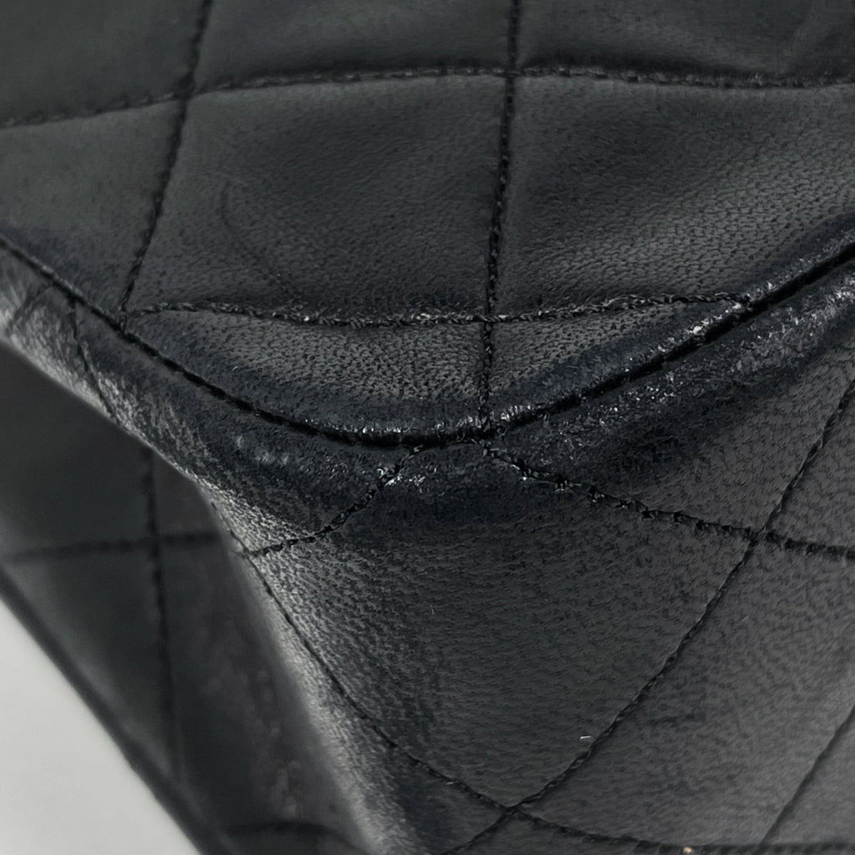 Chanel Matelasse Black Leather Shoulder Bag (Pre-Owned)