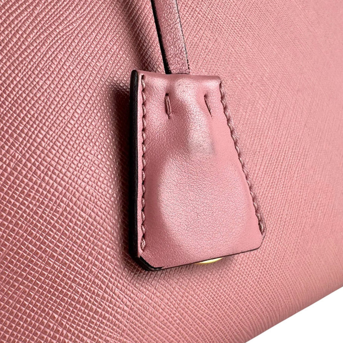 Prada Pink Leather Handbag (Pre-Owned)