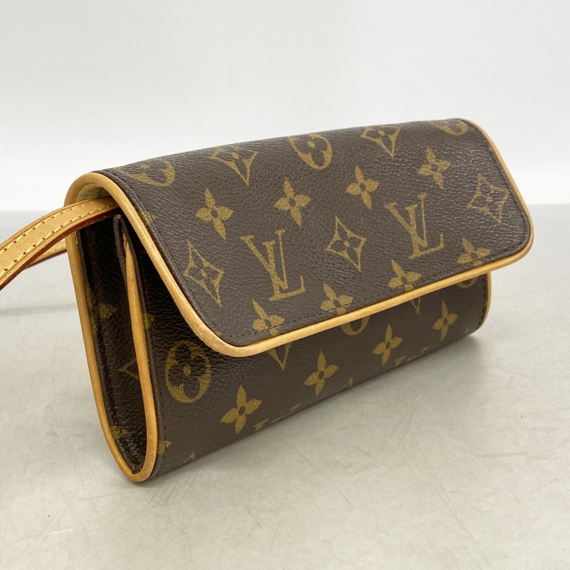 Louis Vuitton Brown Shoulder Bag (Pre-Owned)