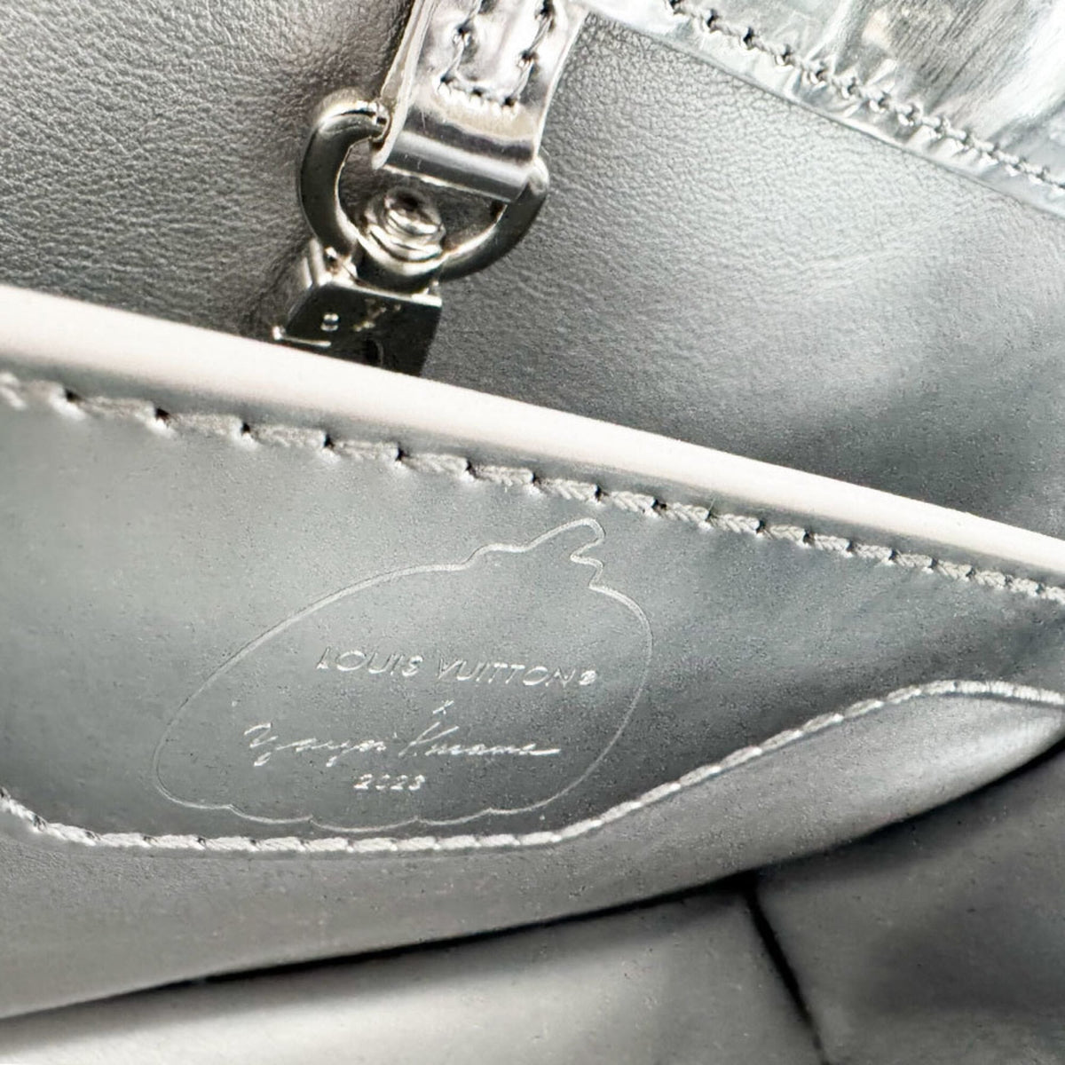 Louis Vuitton Silver Patent Leather Handbag Shoulder Bag (Pre-Owned)