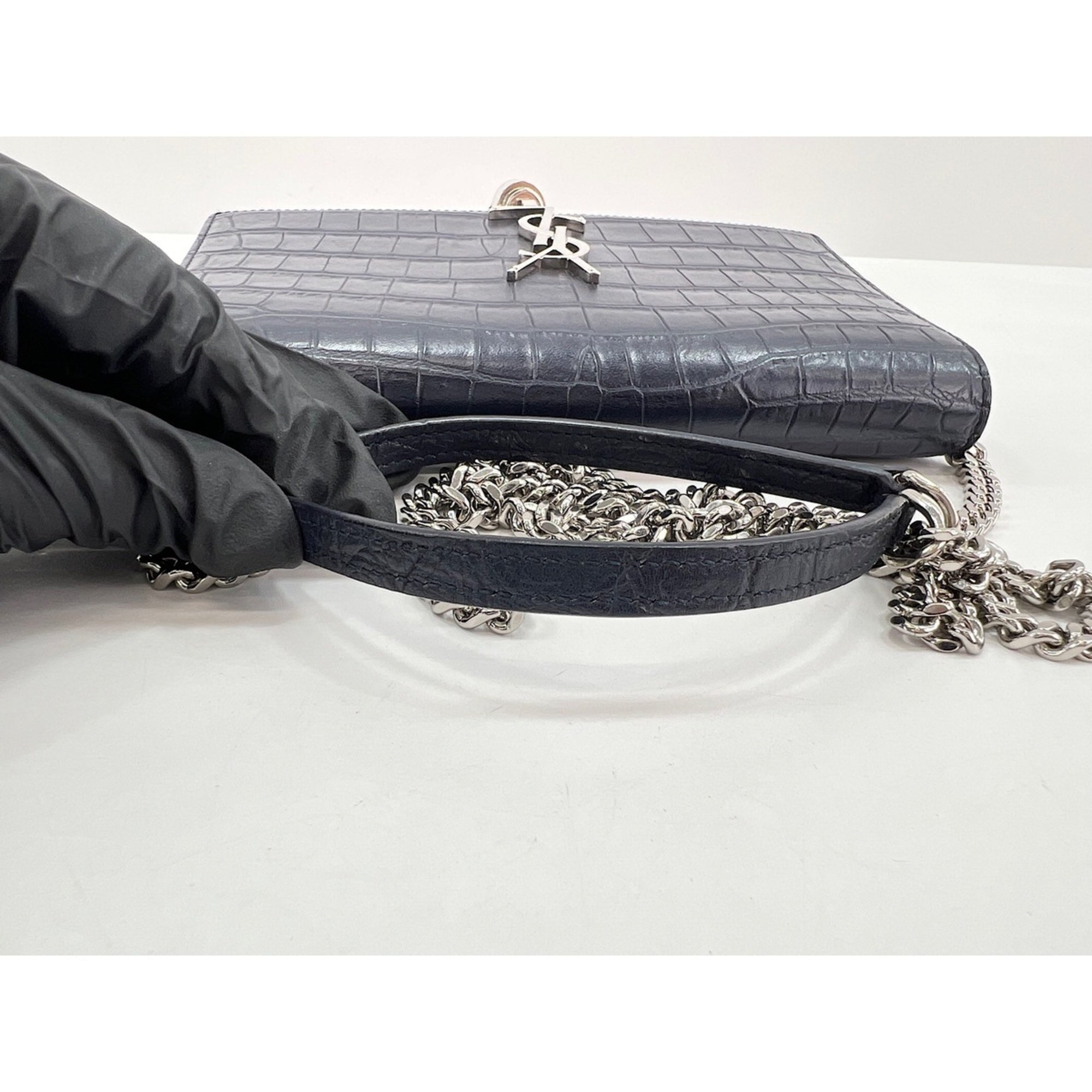 Yves Saint Laurent Navy Shoulder Bag (Pre-Owned)