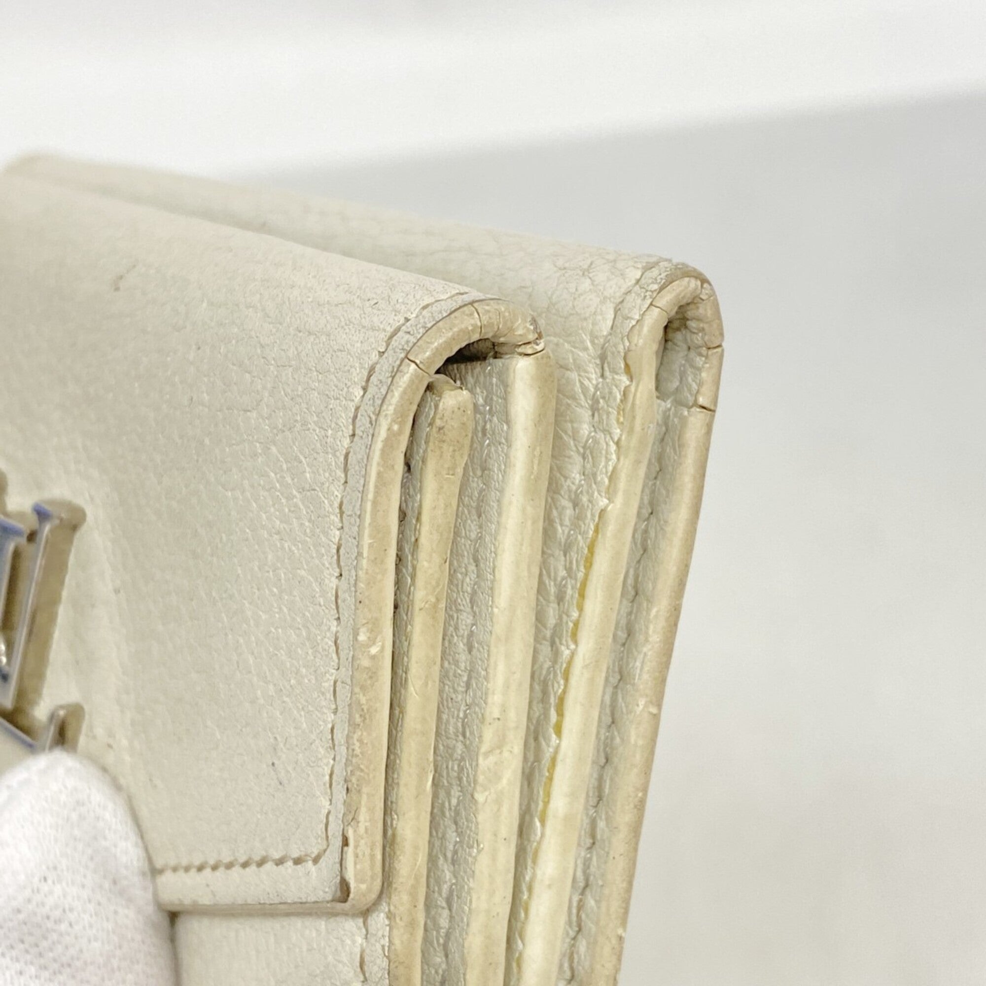 Louis Vuitton White Wallet (Tri-Fold) (Pre-Owned)