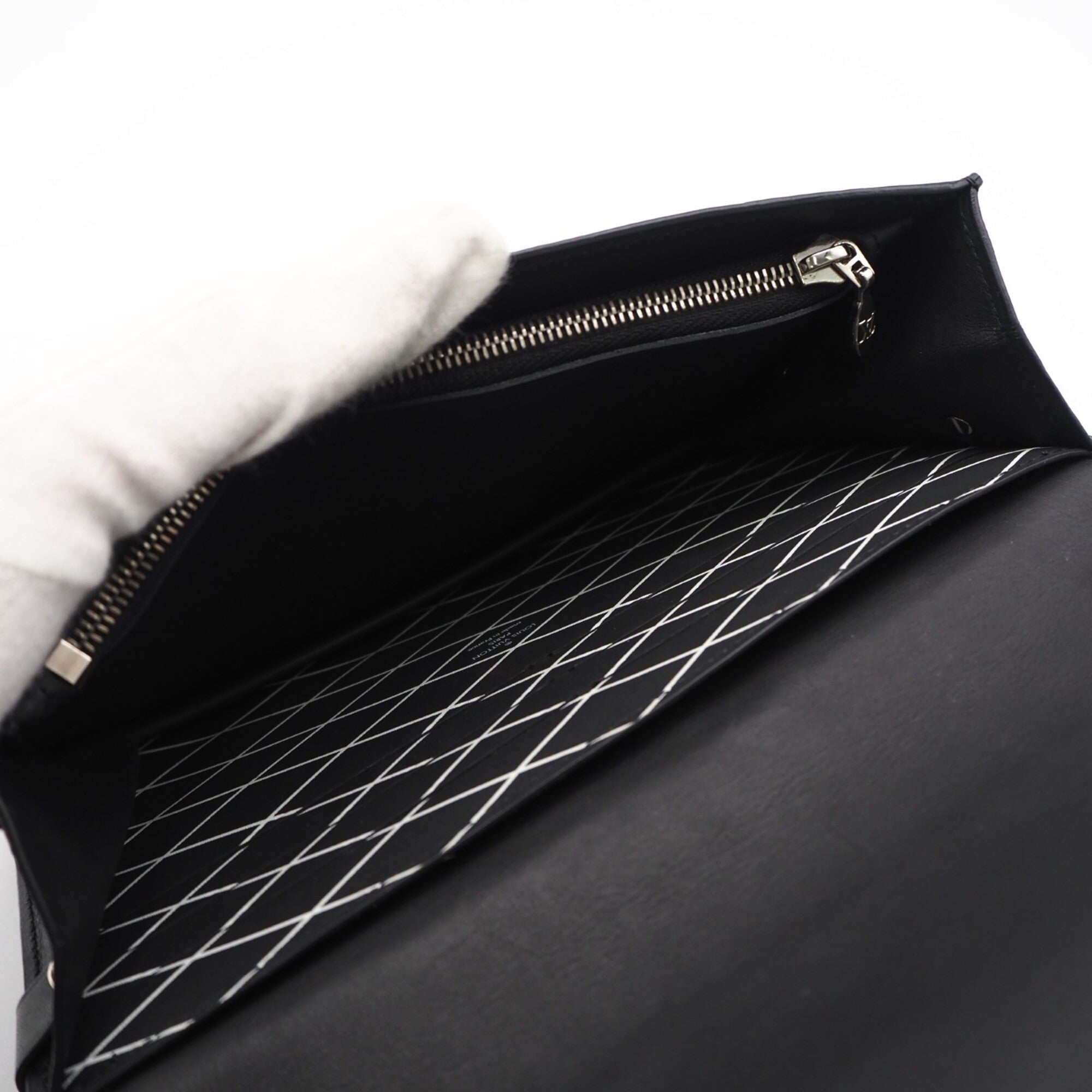 Louis Vuitton Black Shoulder Bag (Pre-Owned)