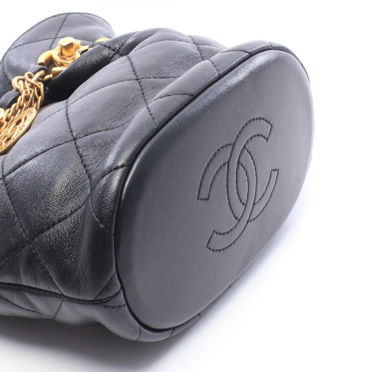 Chanel Black Leather Shoulder Bag (Pre-Owned)