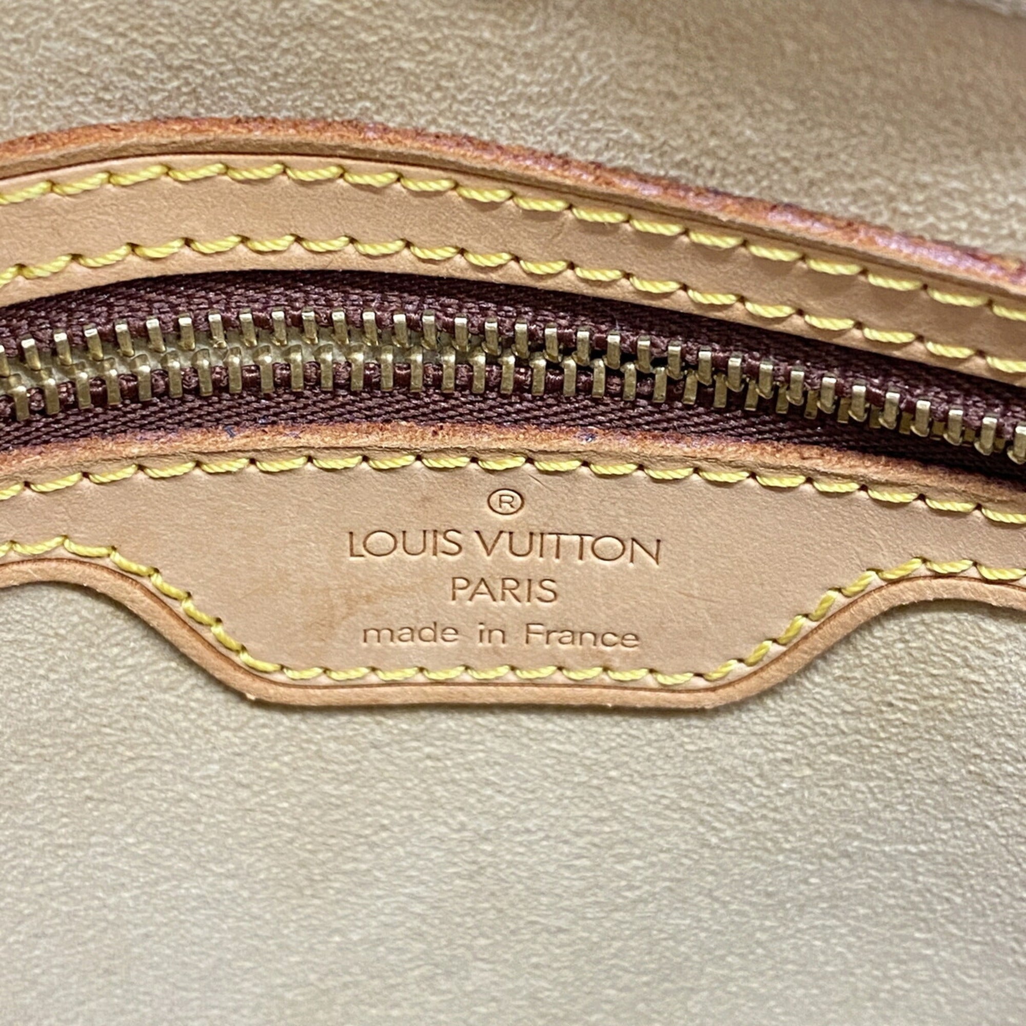 Louis Vuitton Brown Shoulder Bag (Pre-Owned)