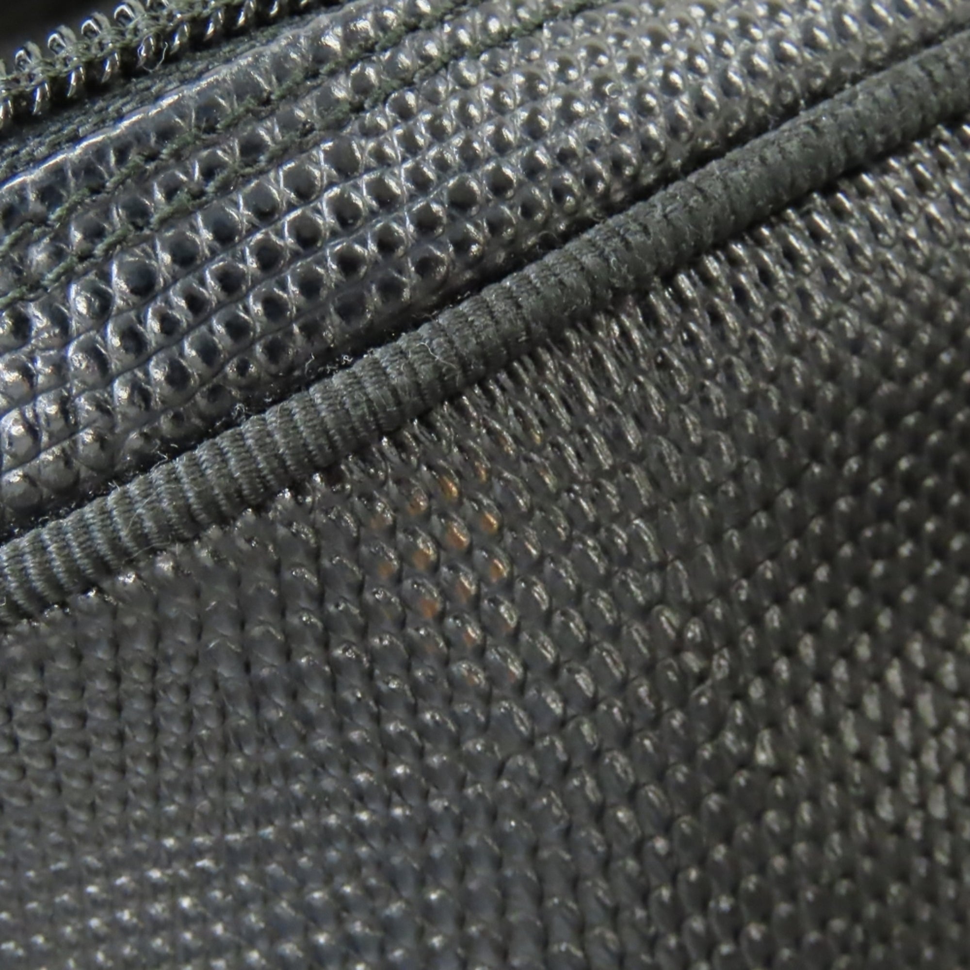 Salvatore Ferragamo Vara Black Leather Shoulder Bag (Pre-Owned)
