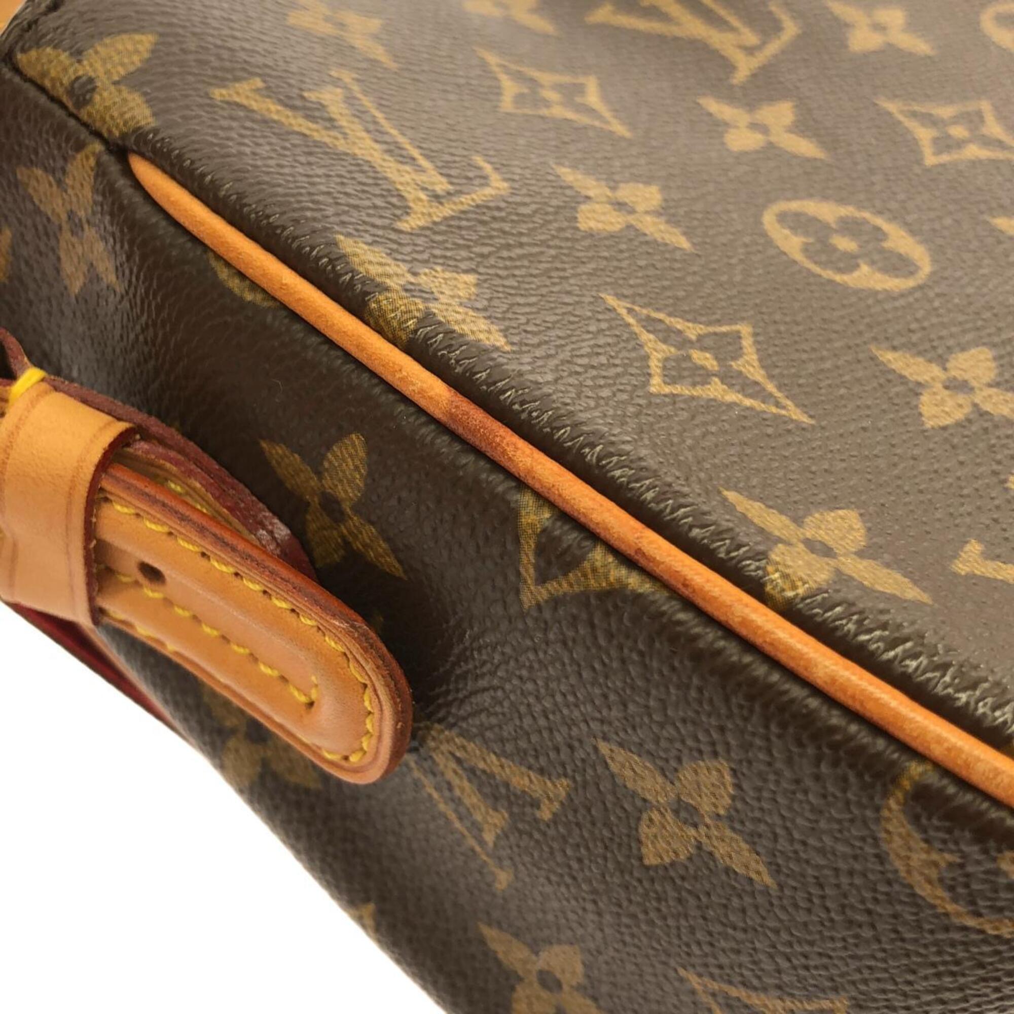 Louis Vuitton Marron Coated Canvas Shoulder Bag (Pre-Owned)