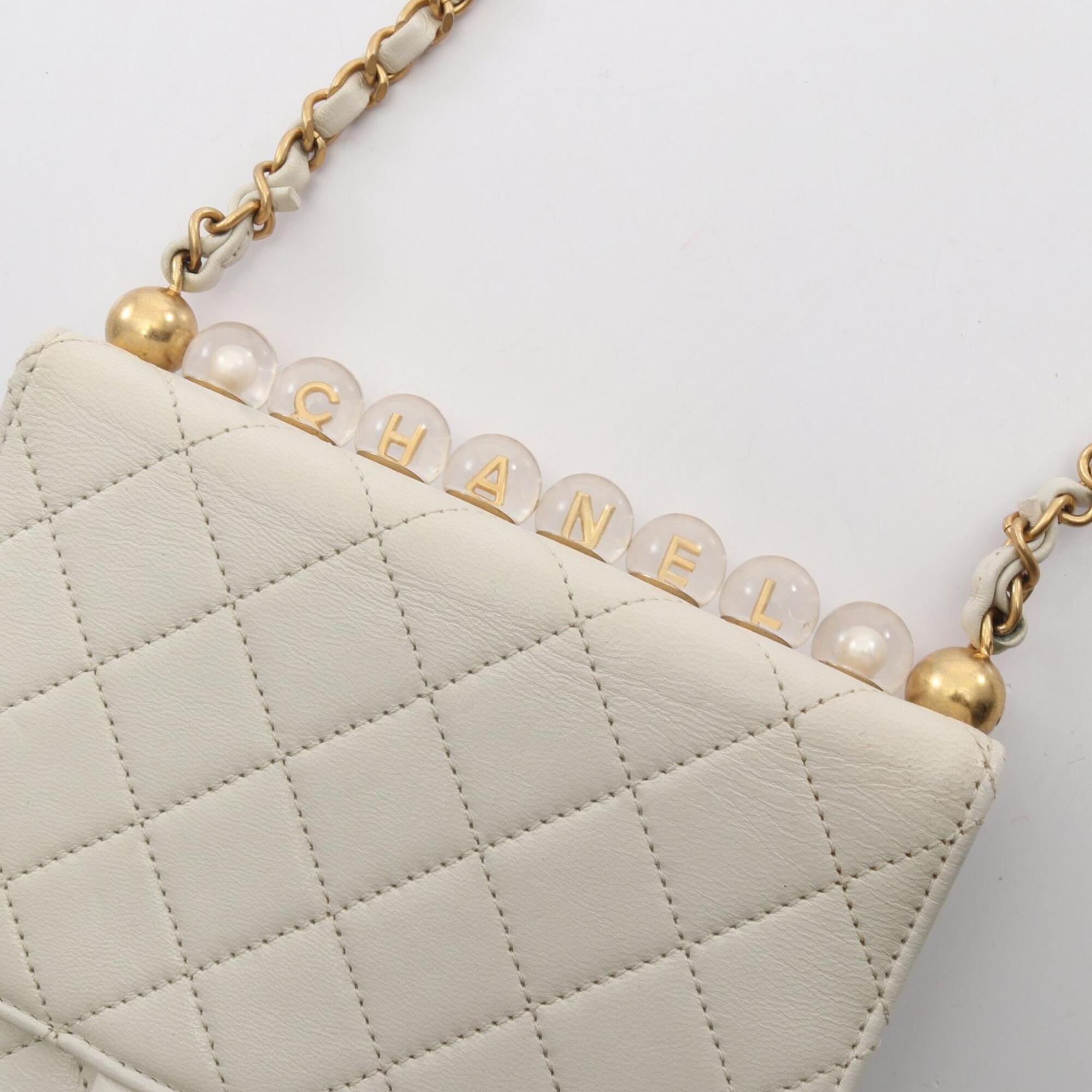 Chanel White Leather Handbag Shoulder Bag (Pre-Owned)