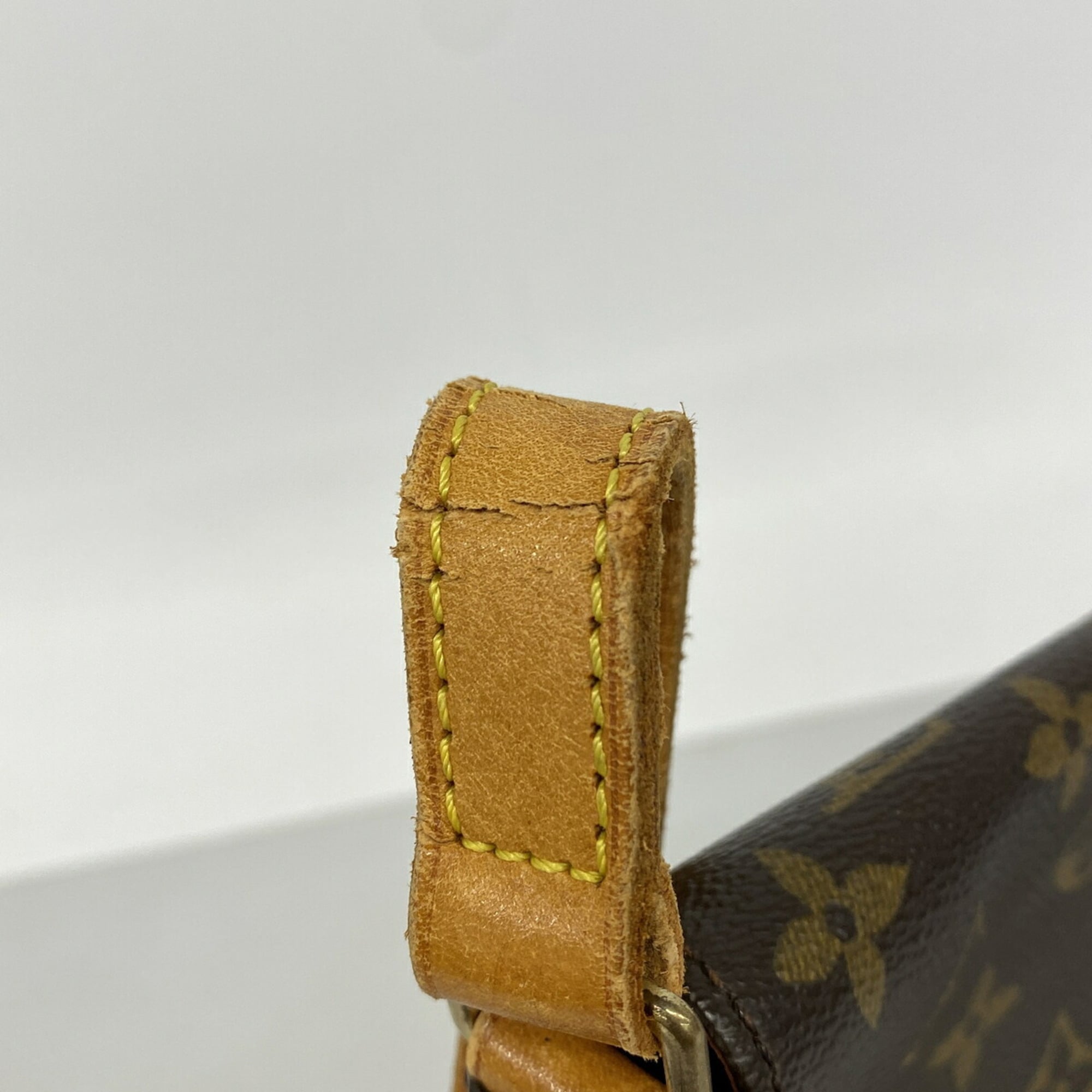 Louis Vuitton Brown Shoulder Bag (Pre-Owned)