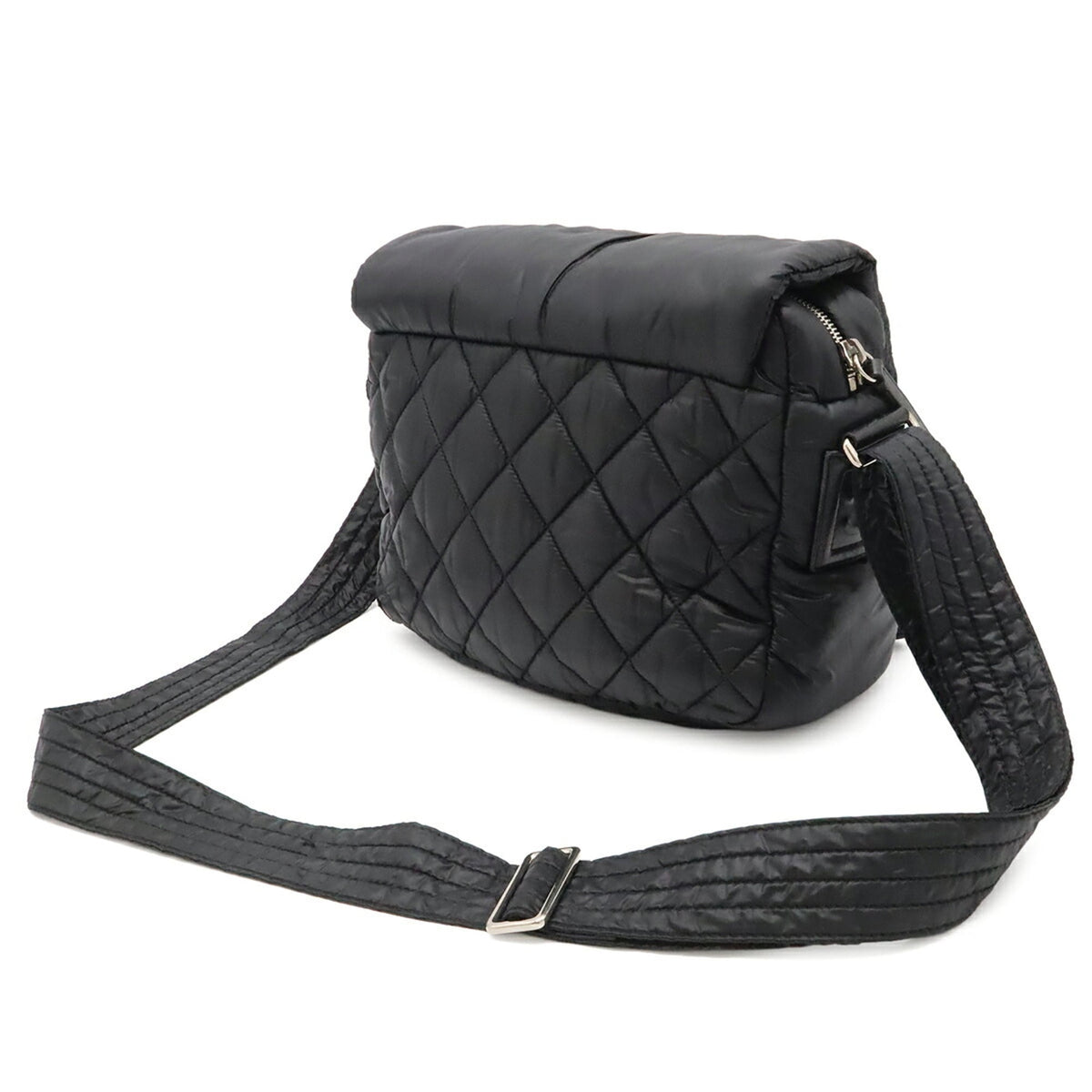Chanel Black Nylon Shoulder Bag (Pre-Owned)