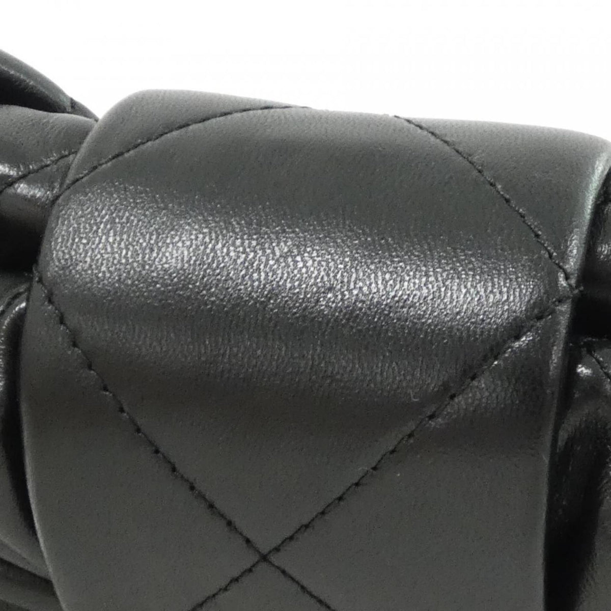 Chanel Black Leather Handbag (Pre-Owned)