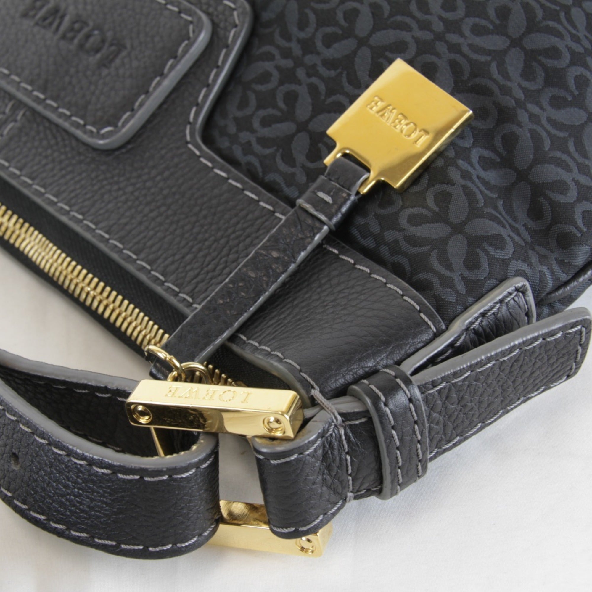 Loewe Black Canvas Shoulder Bag (Pre-Owned)
