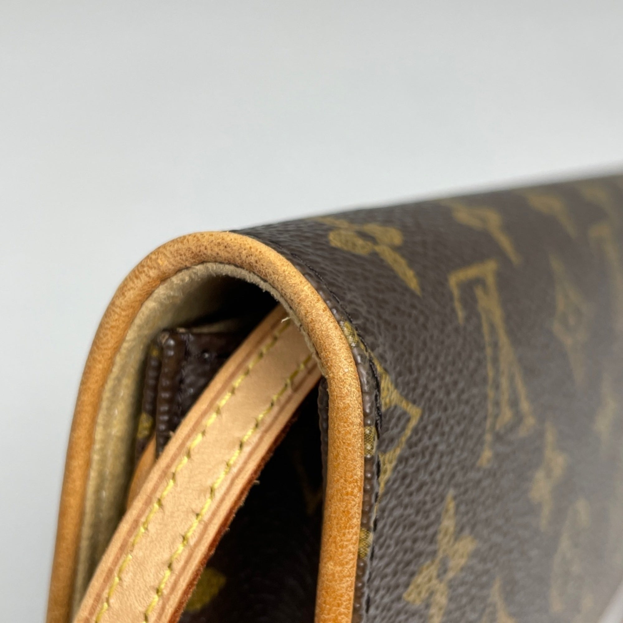 Louis Vuitton Brown Monogram Clutch Bag Pochette Shoulder Bag (Pre-Owned)