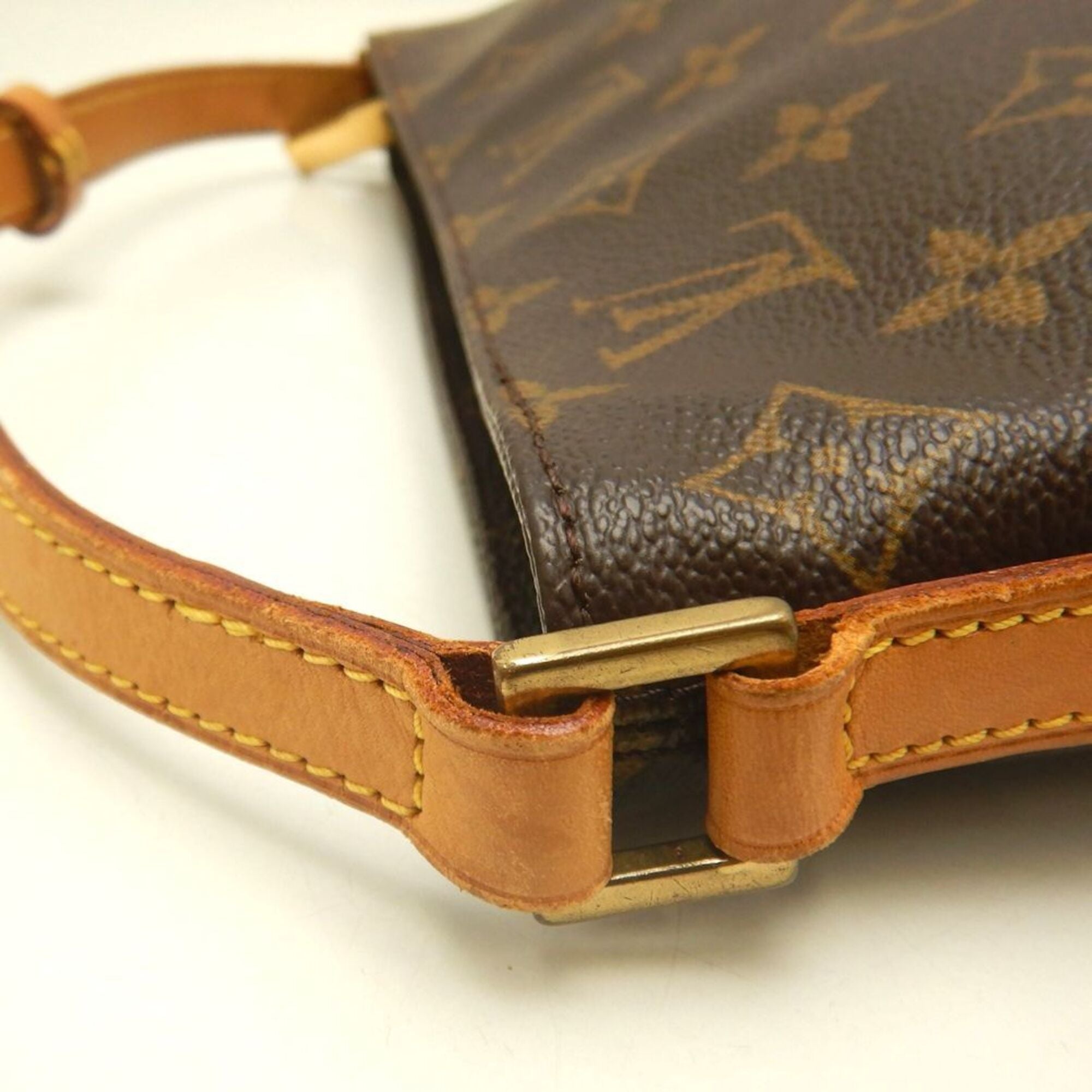 Louis Vuitton Brown Monogram Monogram Shoulder Bag (Pre-Owned)