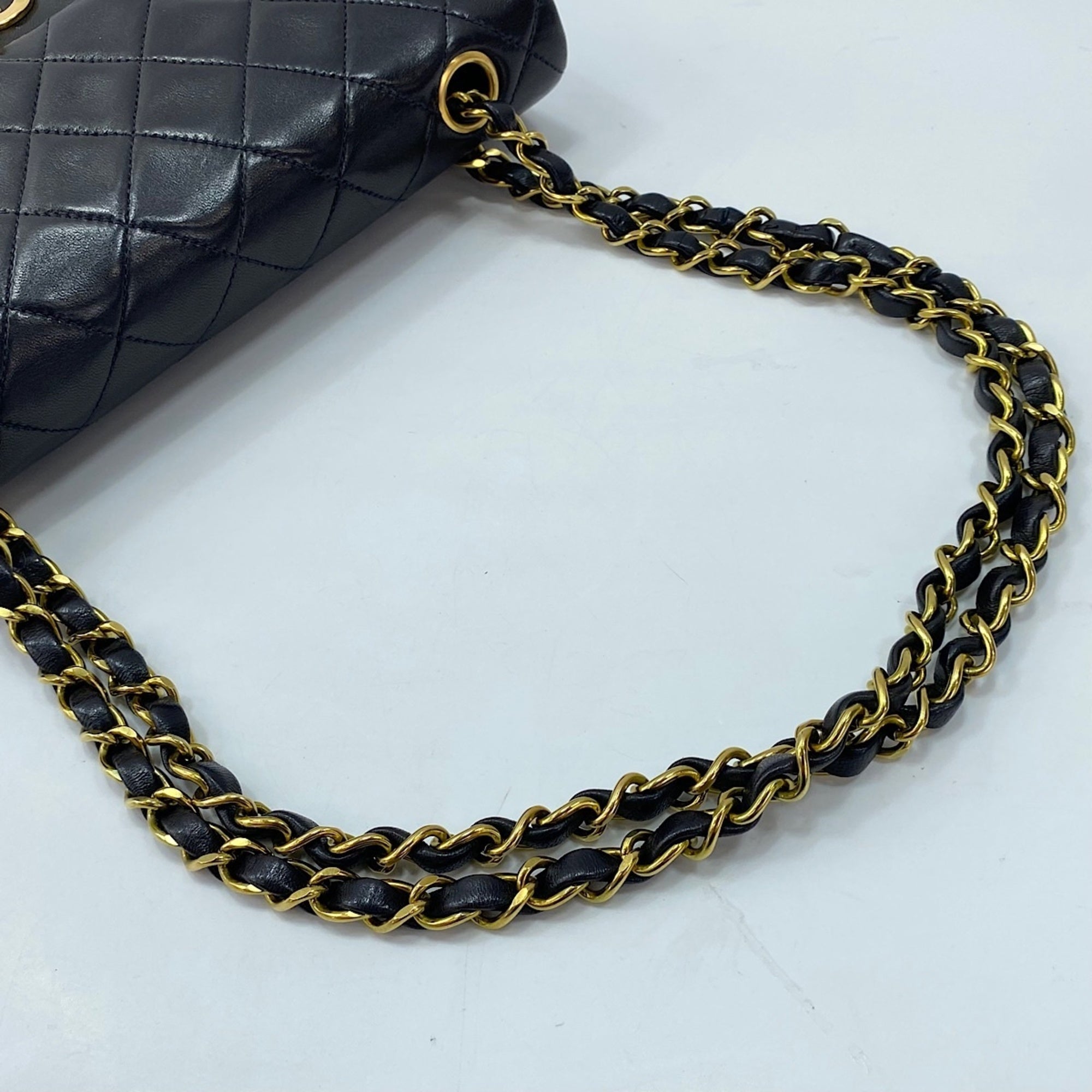 Chanel Black Shoulder Bag (Pre-Owned)