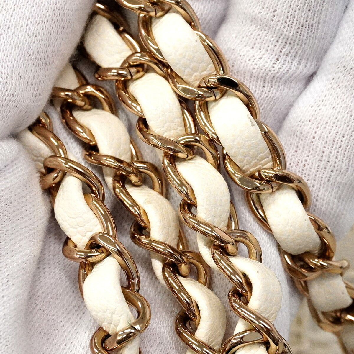 Chanel White Grained Calfskin Vanity Bag (Pre-Owned)