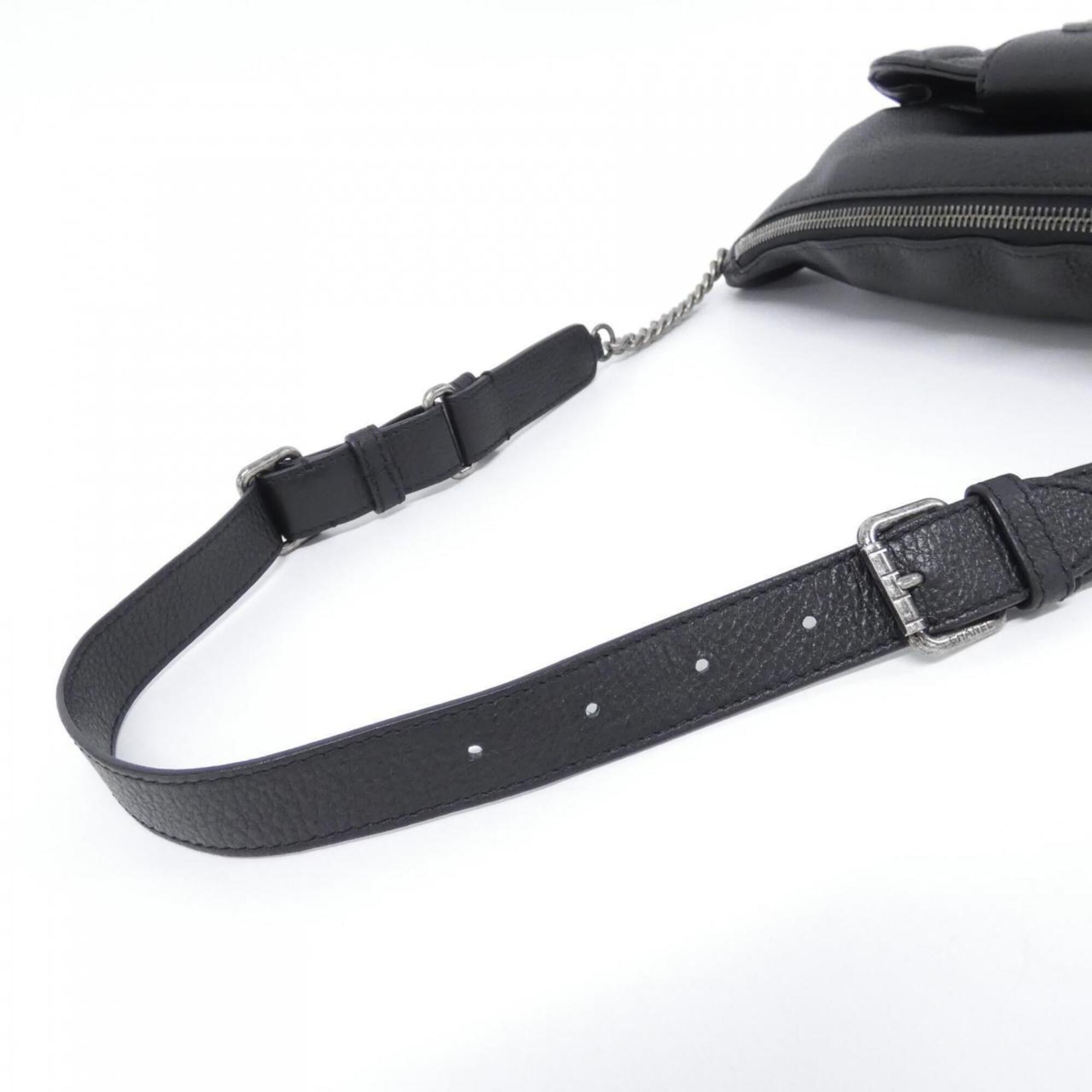Chanel Black Leather Fanny Pack (Pre-Owned)