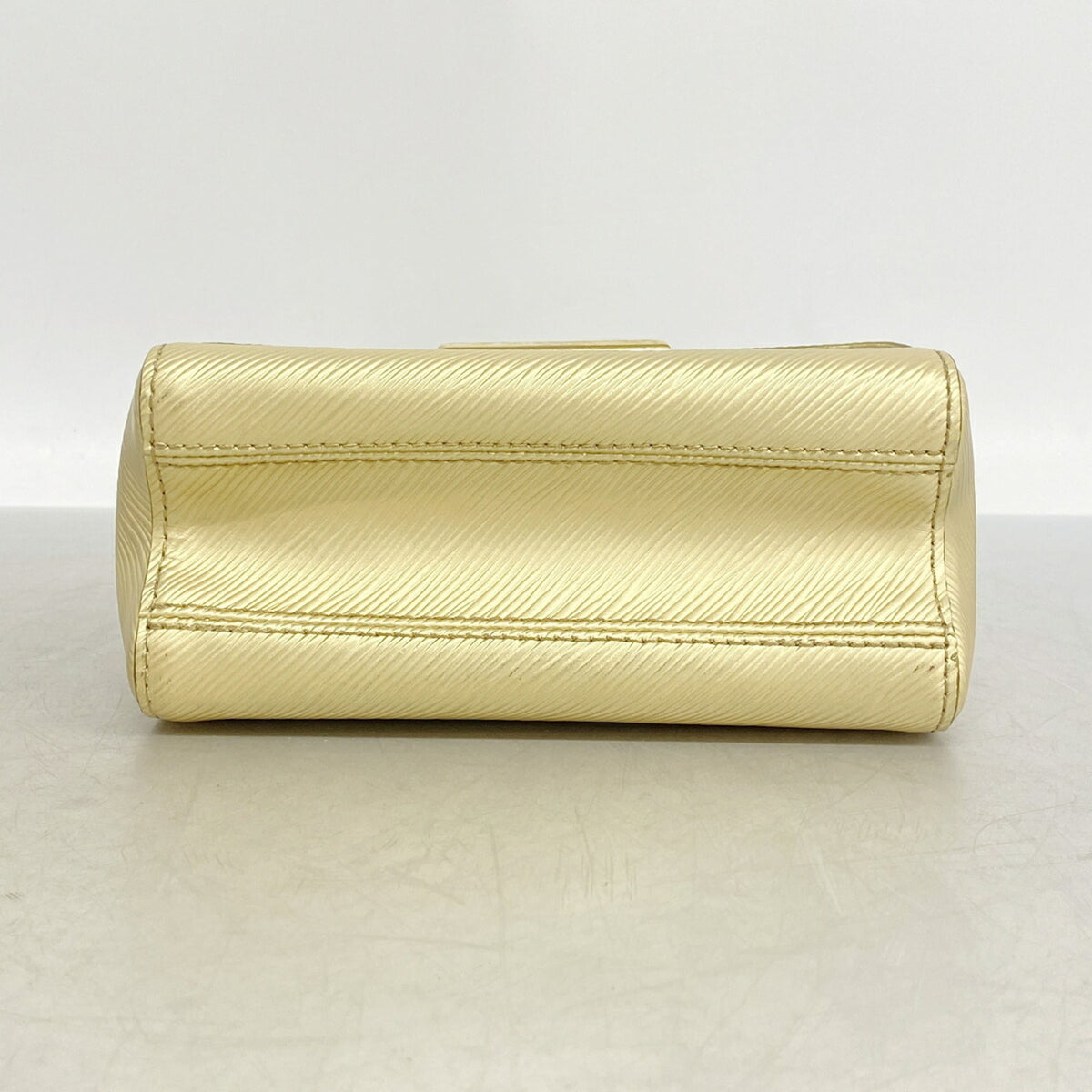 Louis Vuitton Gold Shoulder Bag (Pre-Owned)