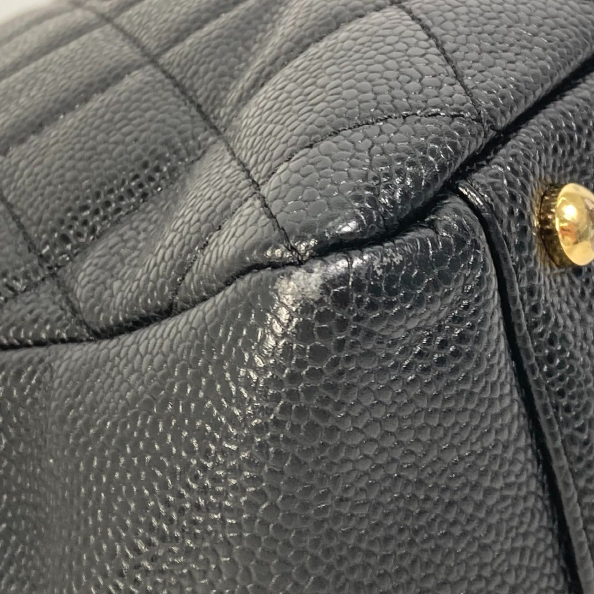 Chanel Black Leather Shoulder Bag (Pre-Owned)