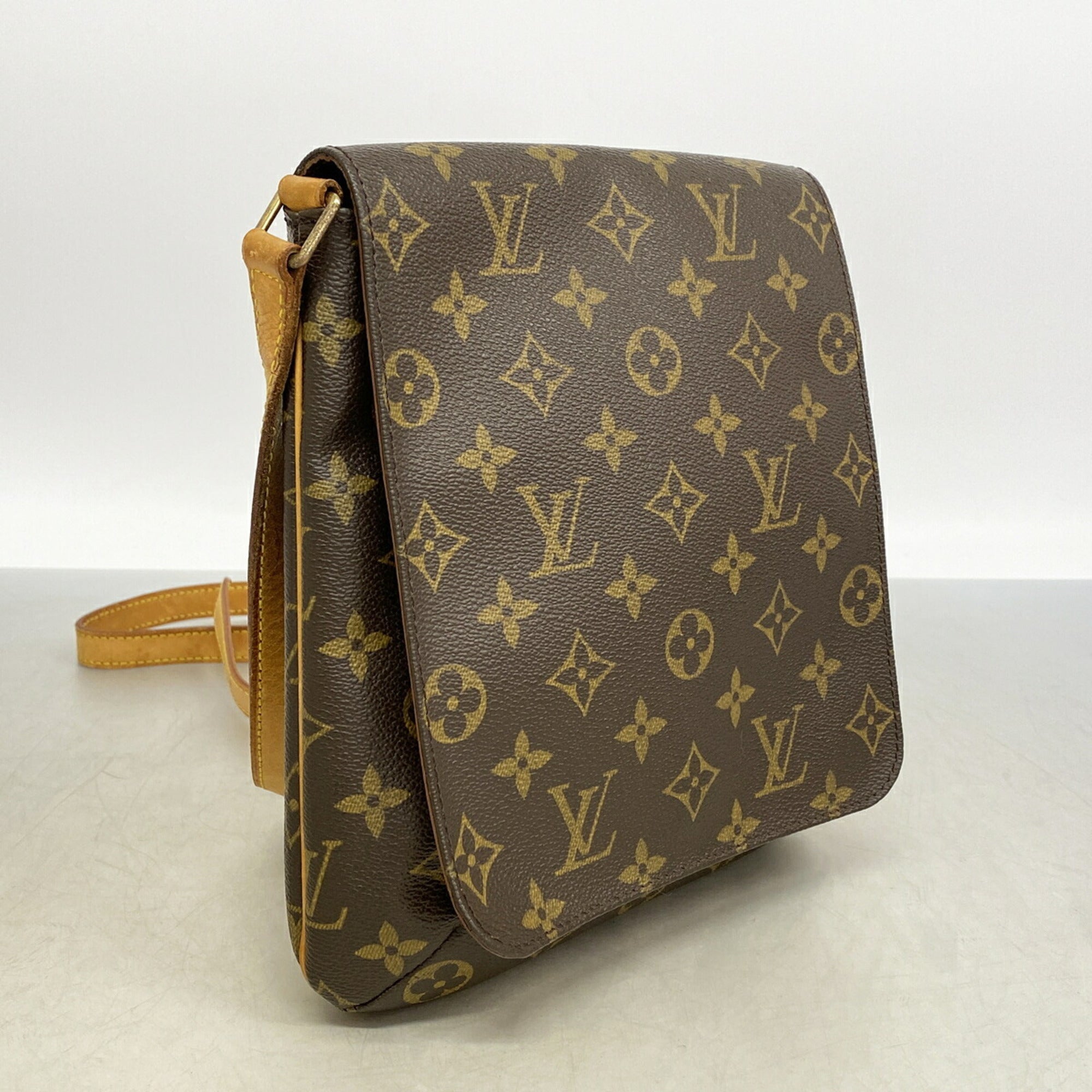 Louis Vuitton Brown Shoulder Bag (Pre-Owned)