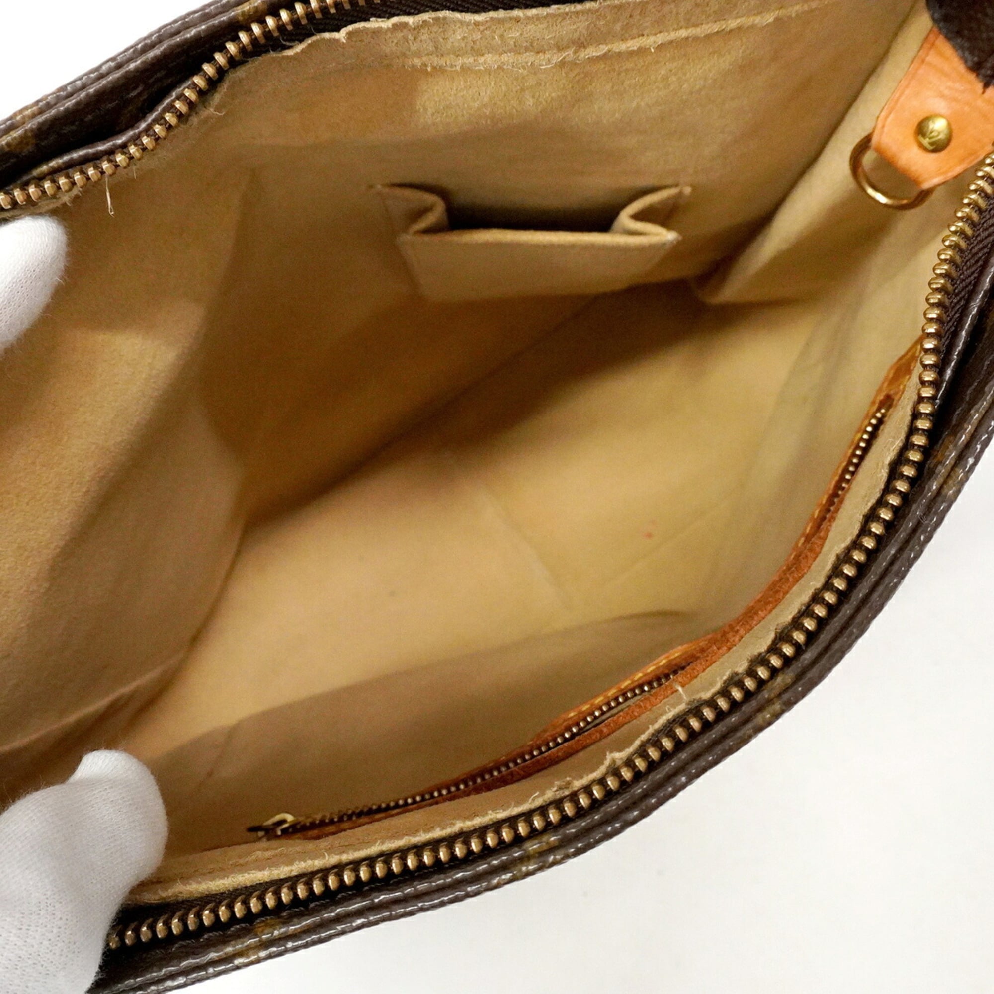 Louis Vuitton Brown Shoulder Bag (Pre-Owned)