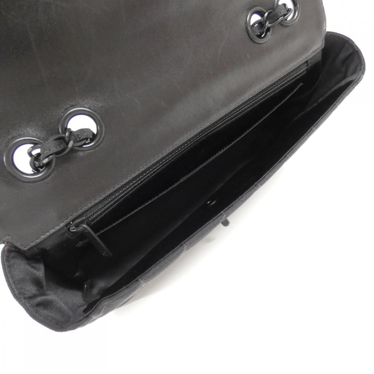 Chanel Black Nylon Shoulder Bag (Pre-Owned)