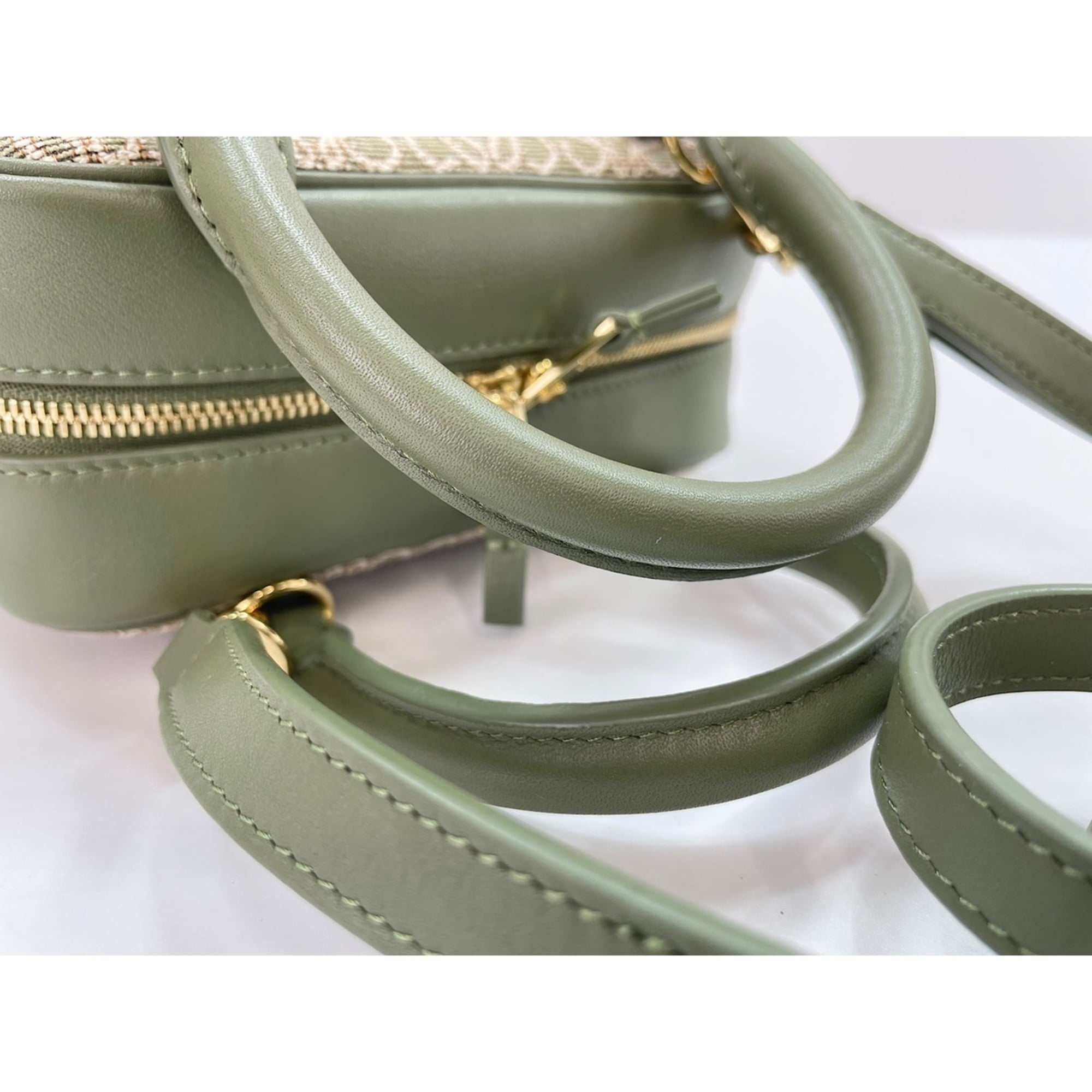 Loewe Amazona Green Shoulder Bag (Pre-Owned)