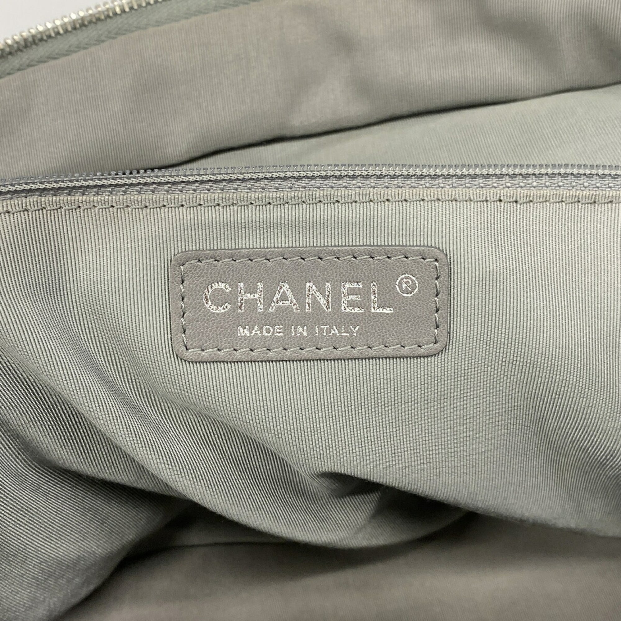 Chanel Green Nylon Tote Bag (Pre-Owned)