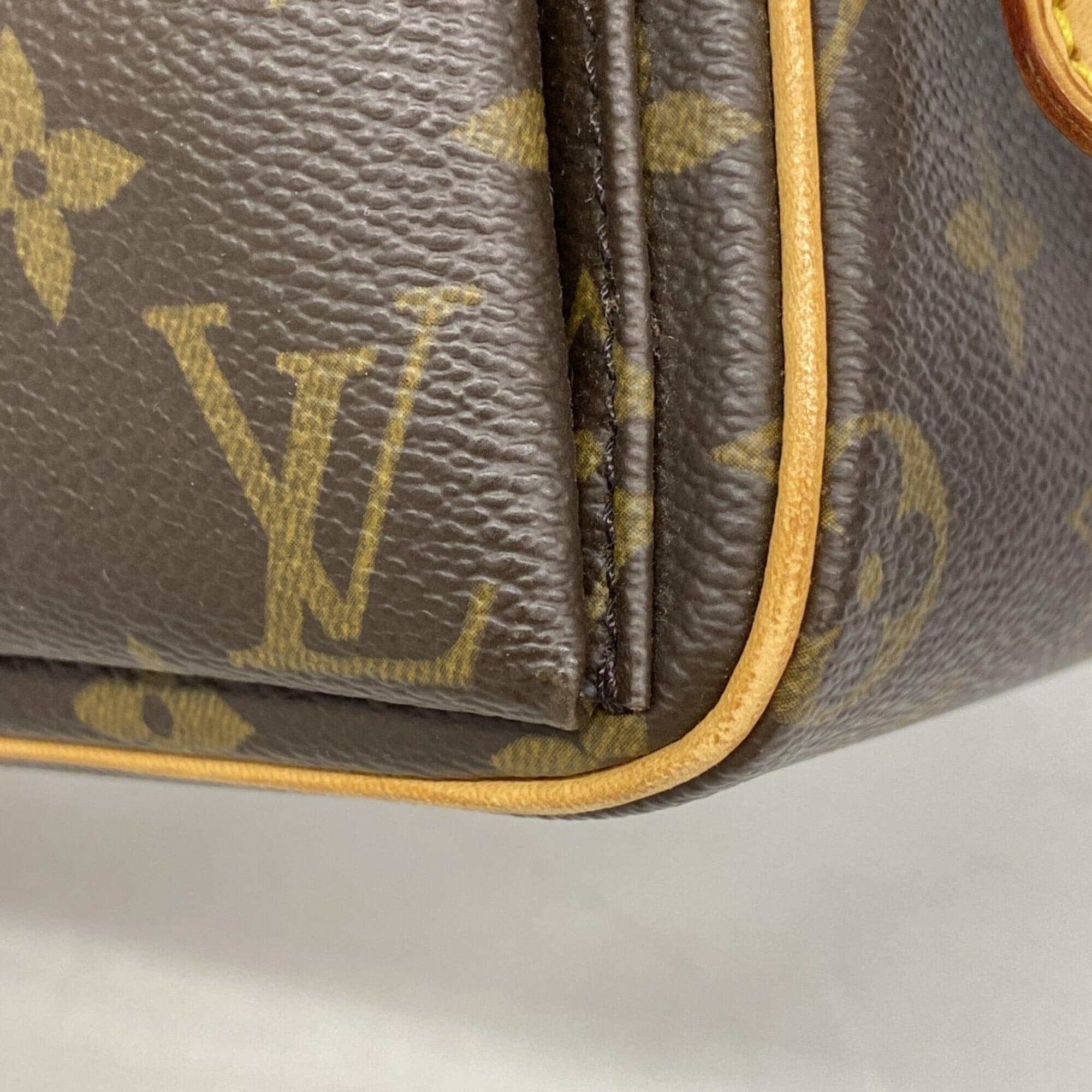 Louis Vuitton Brown Shoulder Bag (Pre-Owned)