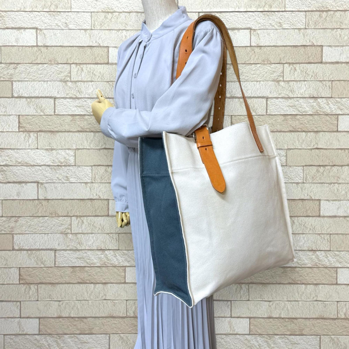 Hermes Navy White Canvas Shoulder Bag (Pre-Owned)