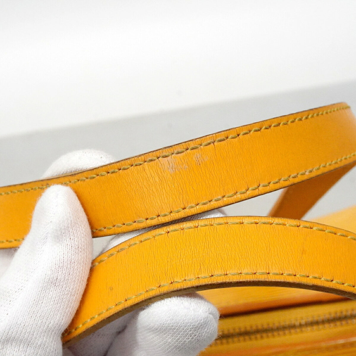 Louis Vuitton Jaune Handbag (Pre-Owned)