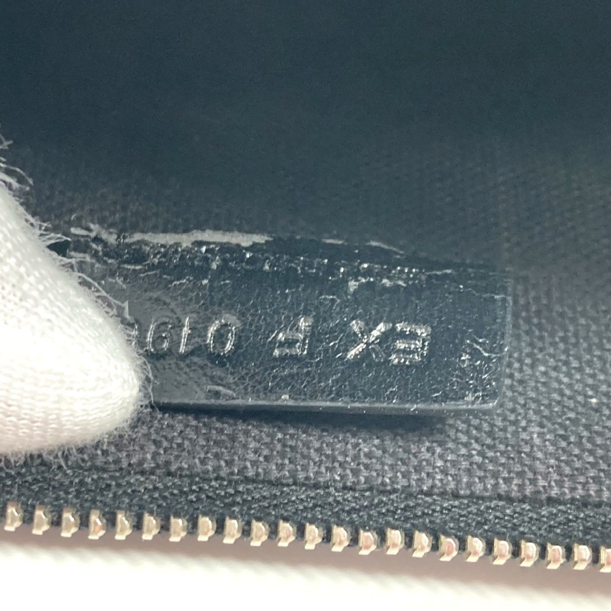 Givenchy Black White Leather Clutch Bag (Pre-Owned)