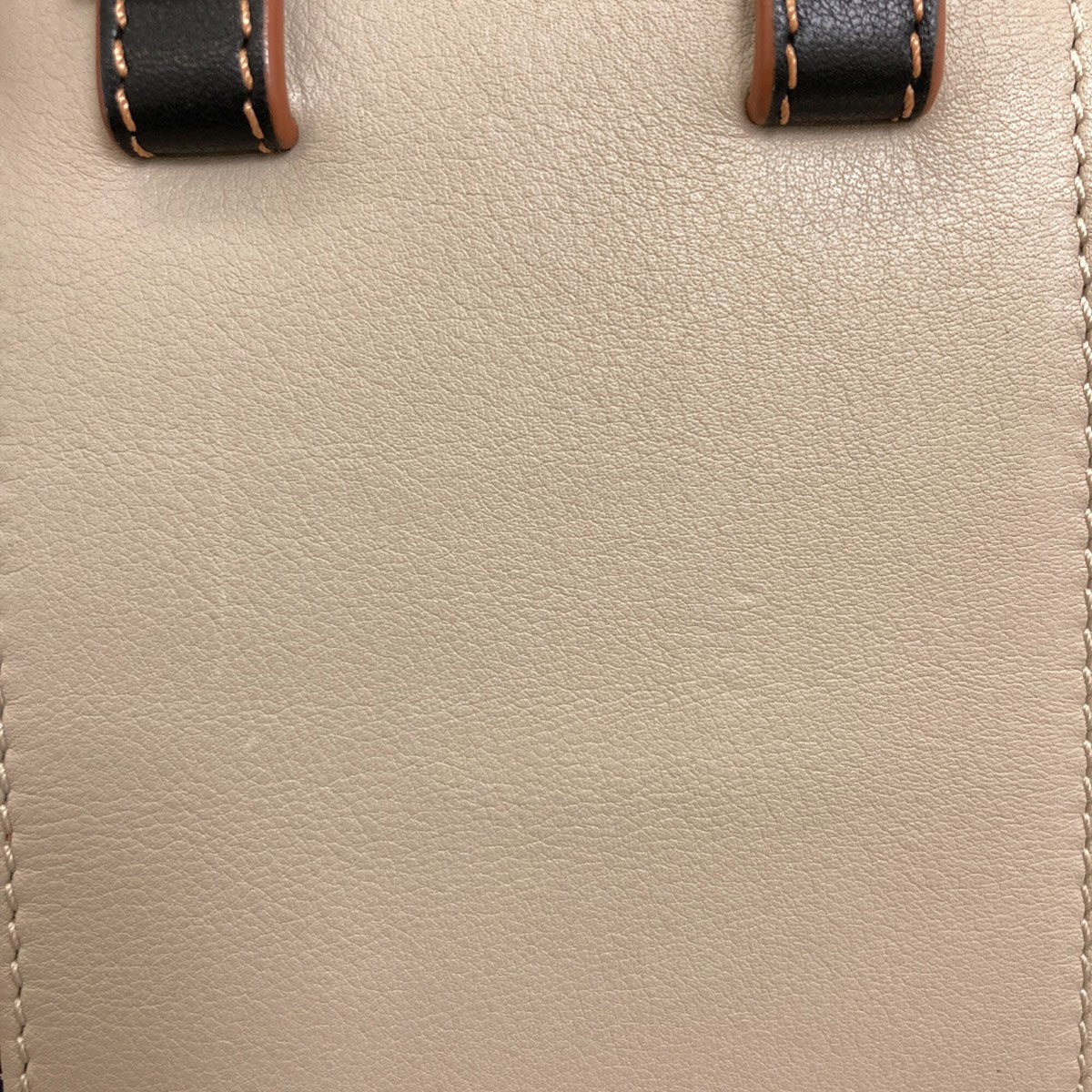 Loewe Beige Black Leather Handbag (Pre-Owned)