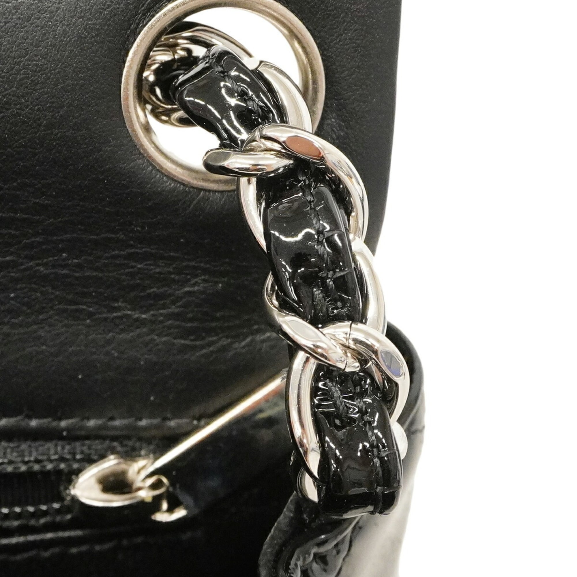 Chanel Black Patent Leather Shoulder Bag (Pre-Owned)