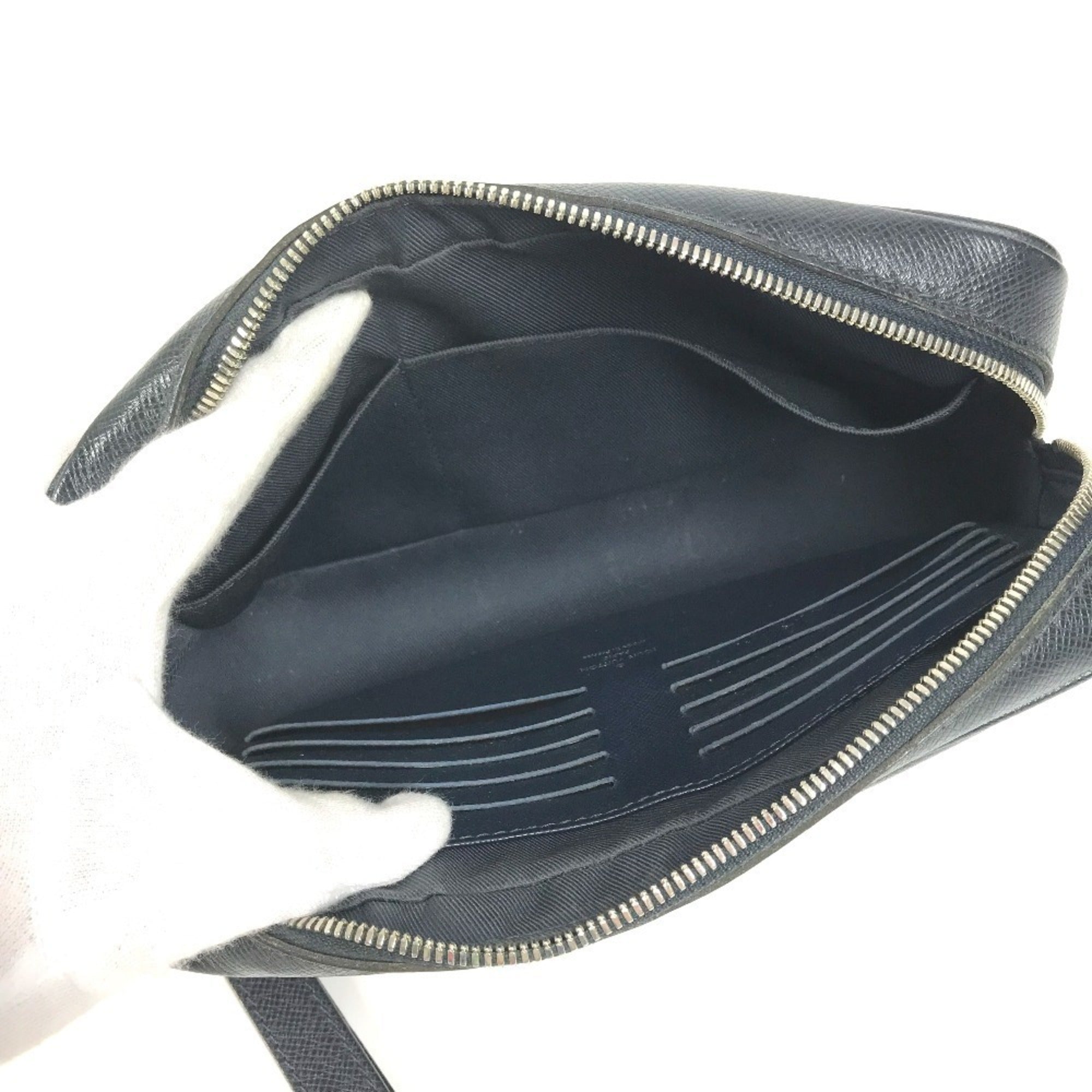 Louis Vuitton Navy Navy Blue Taiga Leather Clutch Bag Pochette Pouch (Pre-Owned)