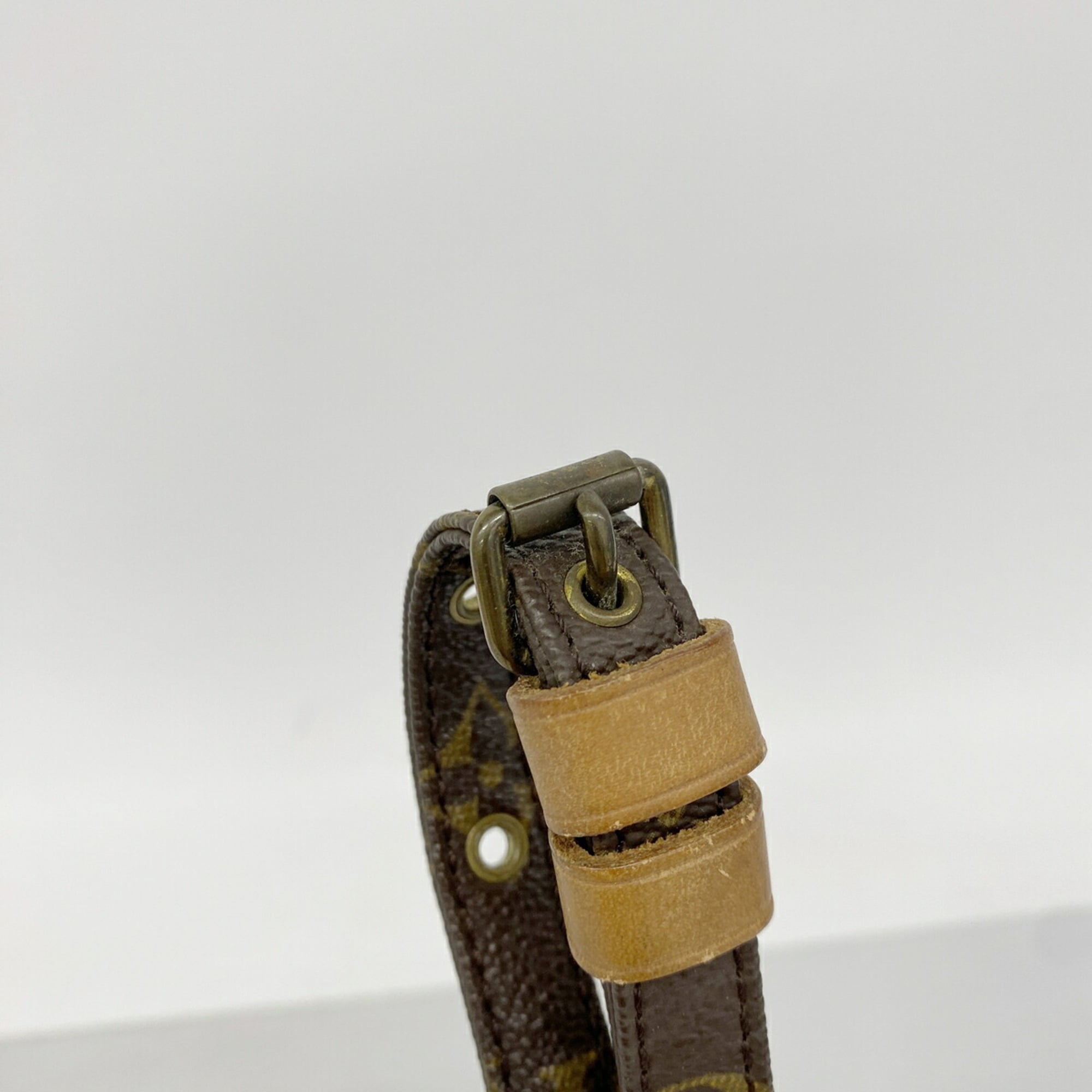 Louis Vuitton Brown Shoulder Bag (Pre-Owned)