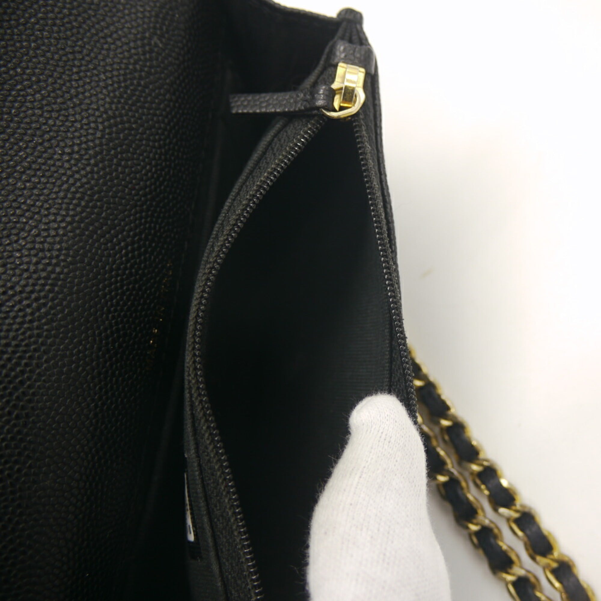 Chanel Black Grained Calfskin Shoulder Bag (Pre-Owned)