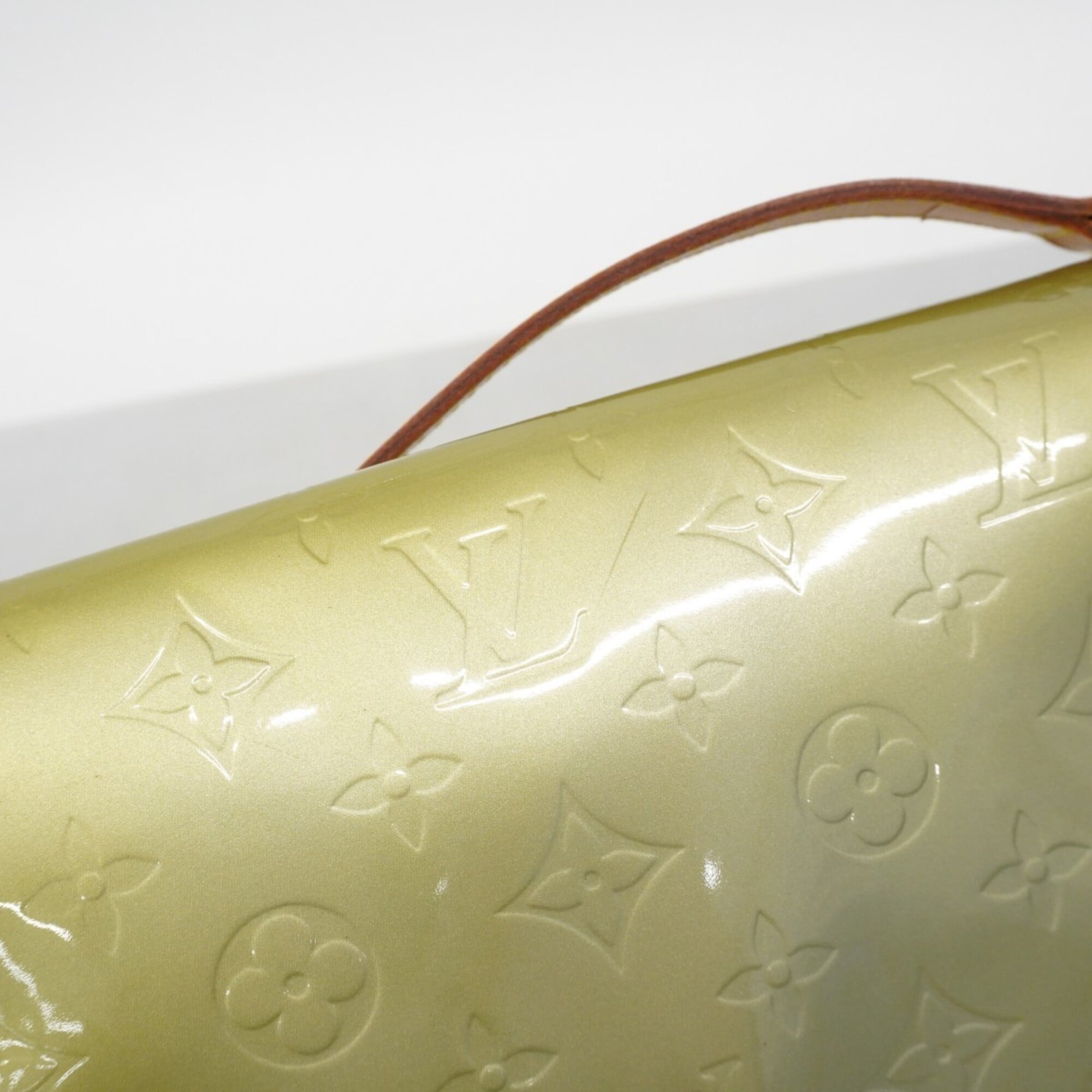 Louis Vuitton Gris Shoulder Bag (Pre-Owned)
